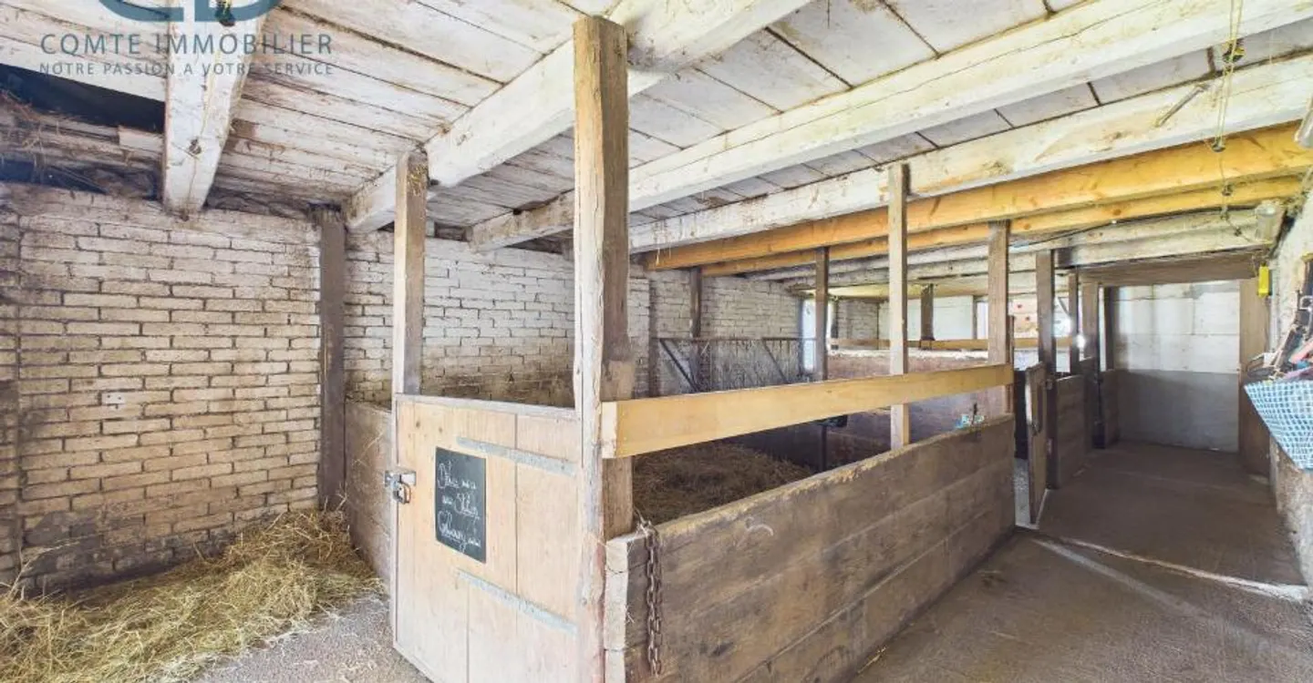 Renovated old farmhouse with stable and land - Photo 11 of 13