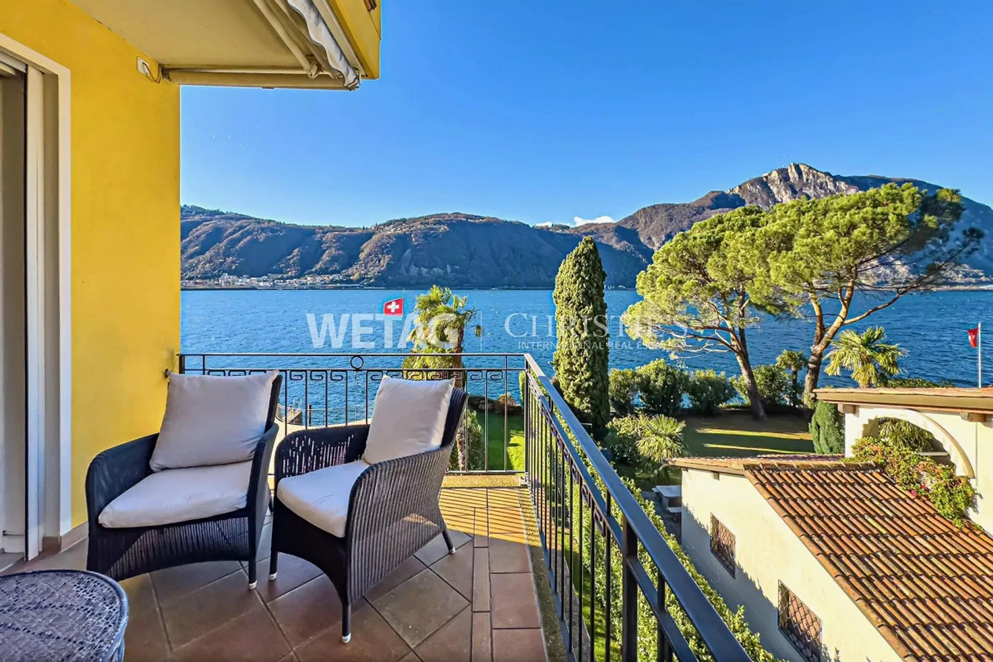 Lugano-Bissone : Appartement avec accès direct au lac, piscine extérieure, se... - Photo 2 sur 13