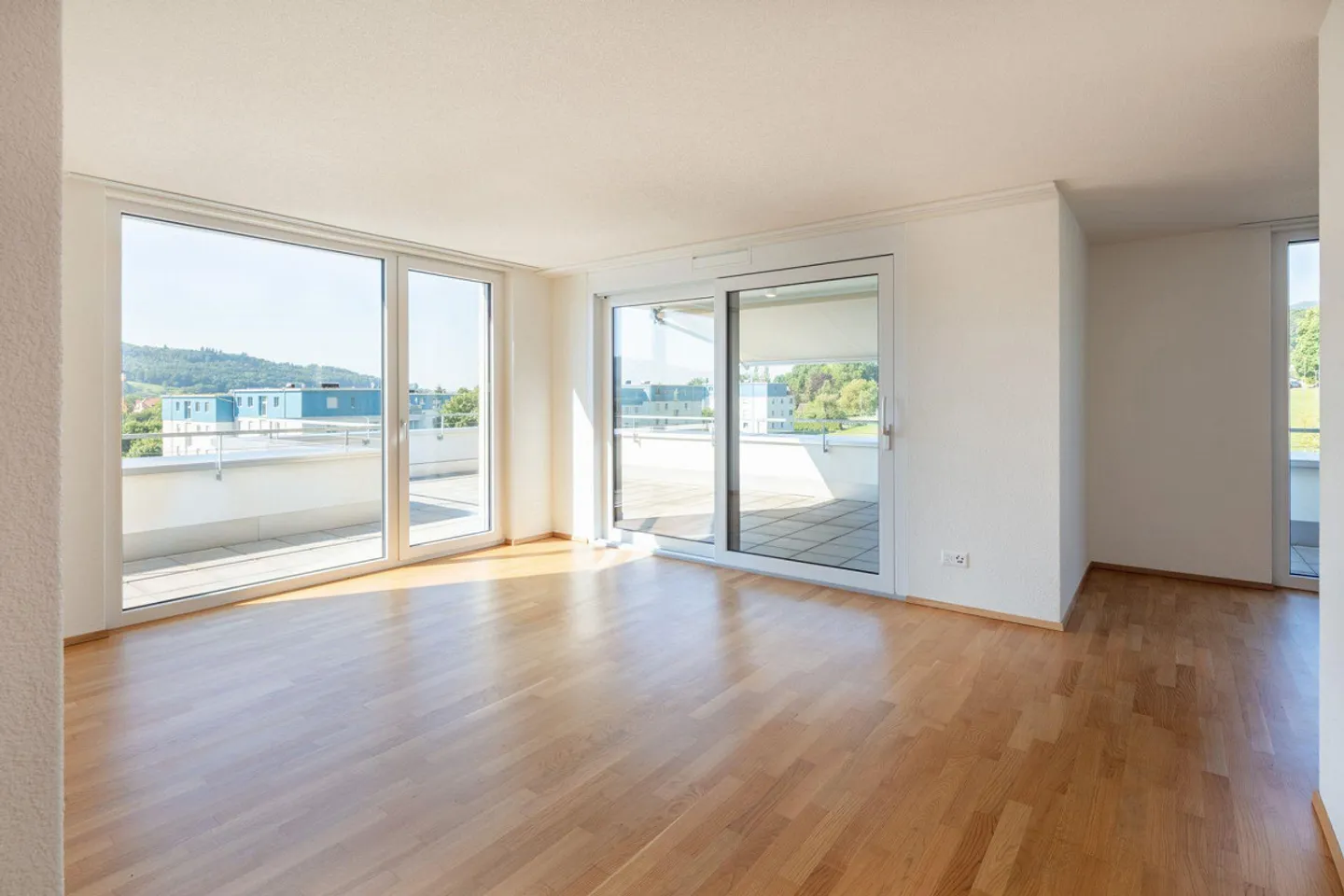 Schöne Attika-Wohnung mit grosser Terrasse - Foto 7 von 8