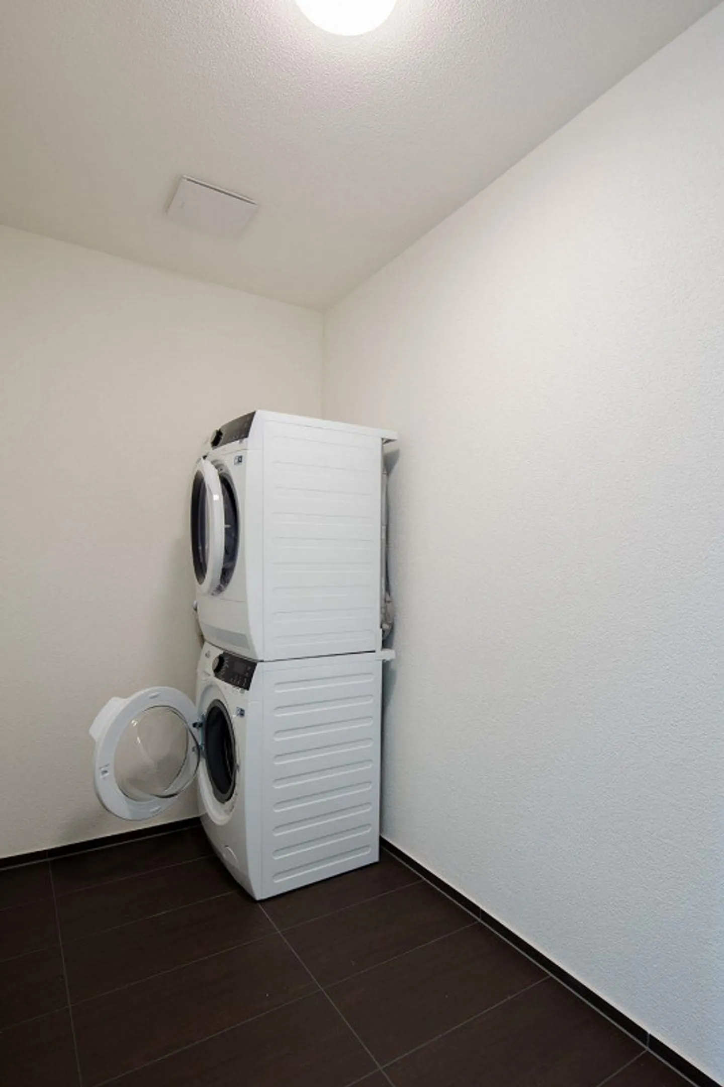 Schöne Attika-Wohnung mit grosser Terrasse - Foto 8 von 8