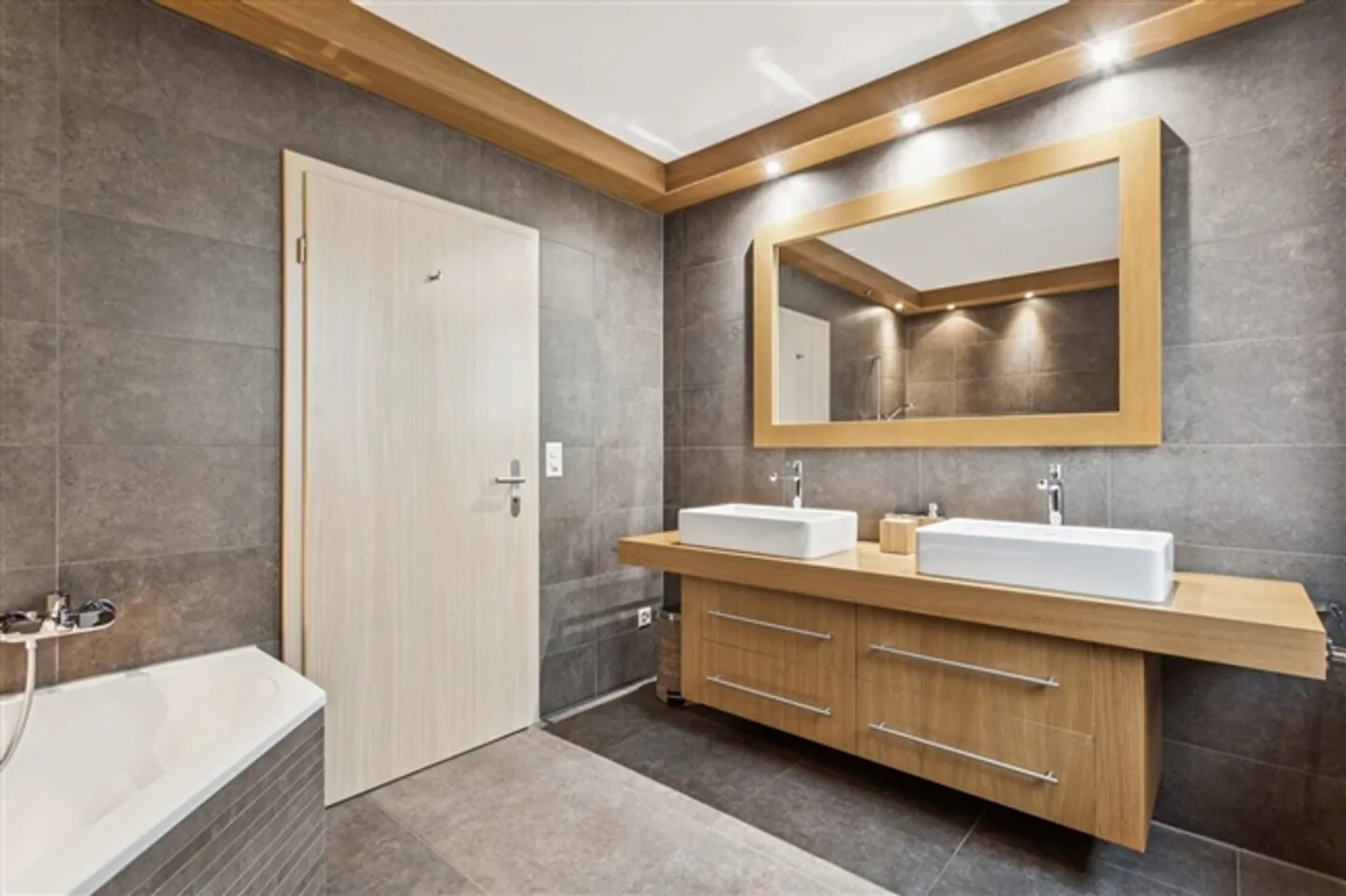 The Elegance of a Penthouse Built for Longevity - Photo 7 of 13