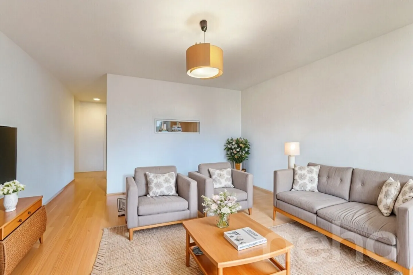 Exclusive: 2.5 rooms close to a shop and neighborhood café - Photo 7 of 13