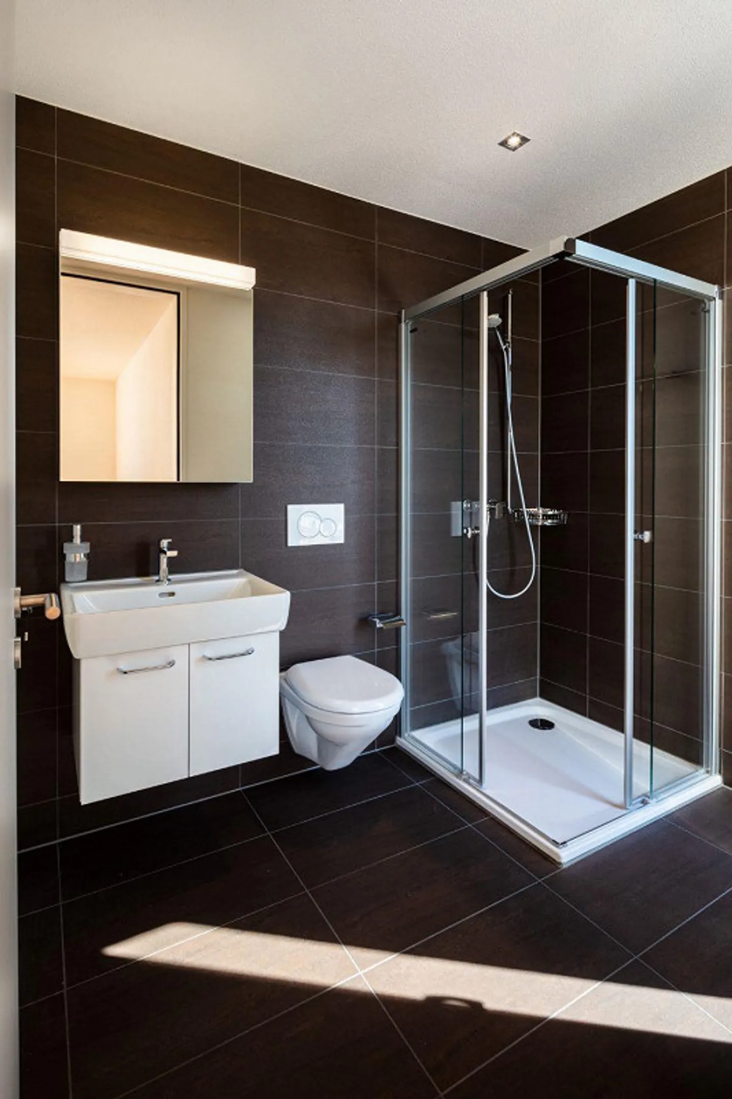 Schöne Attika-Wohnung mit grosser Terrasse - Foto 5 von 8