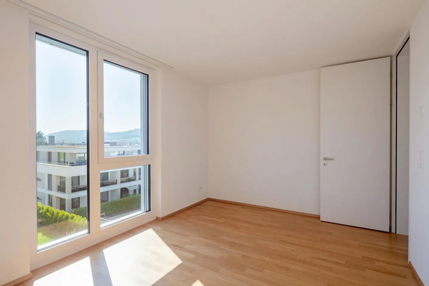 Schöne Attika-Wohnung mit grosser Terrasse - Foto 6 von 8