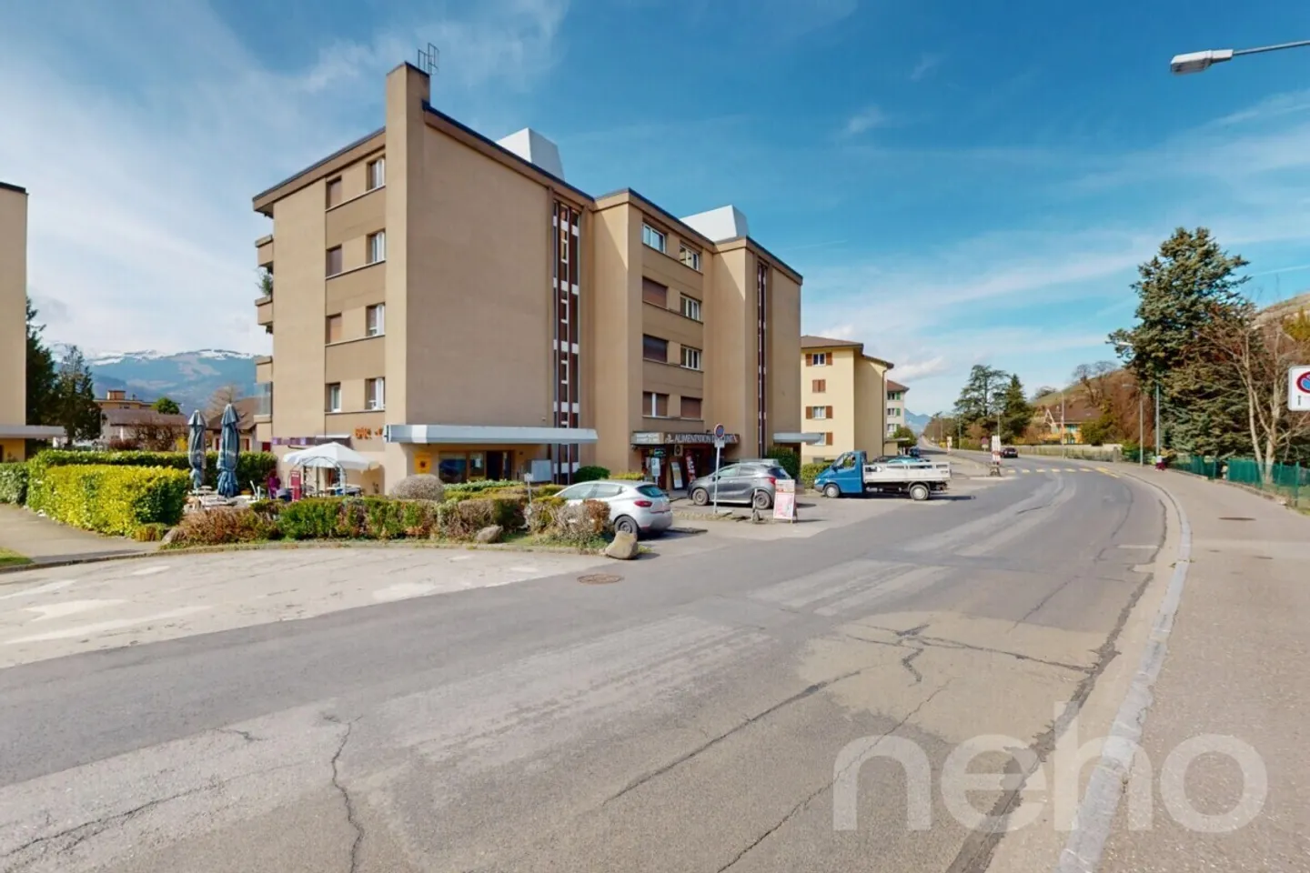 Exclusive: 2.5 rooms close to a shop and neighborhood café - Photo 2 of 13