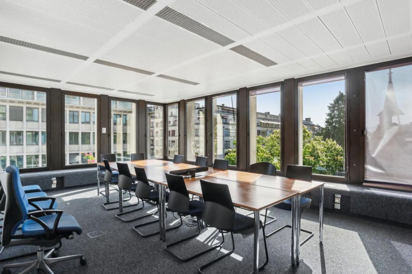 Large modular spaces in the heart of Lausanne - Photo 1 of 12