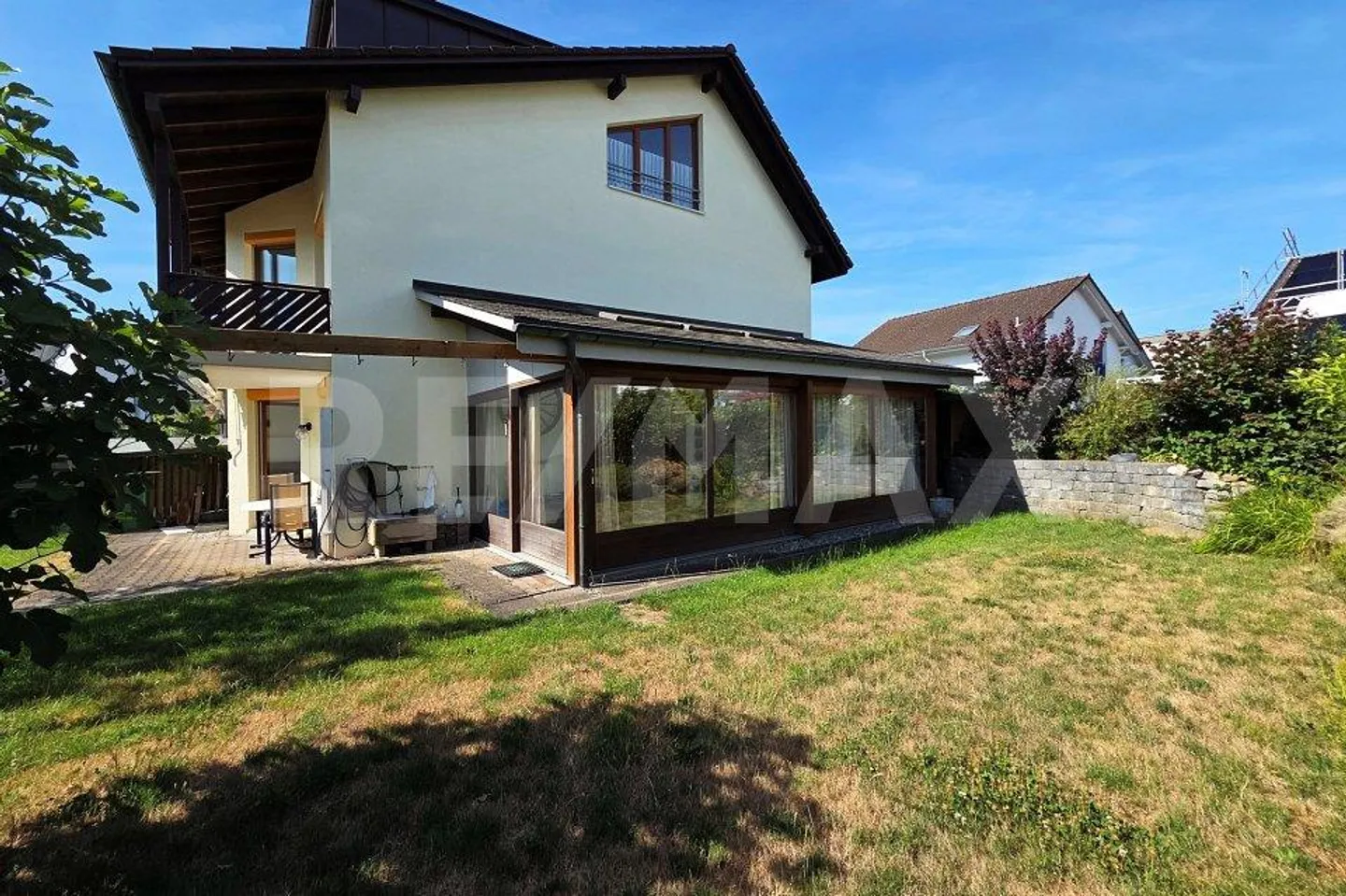 Family-friendly house in a good location - Photo 3 of 13