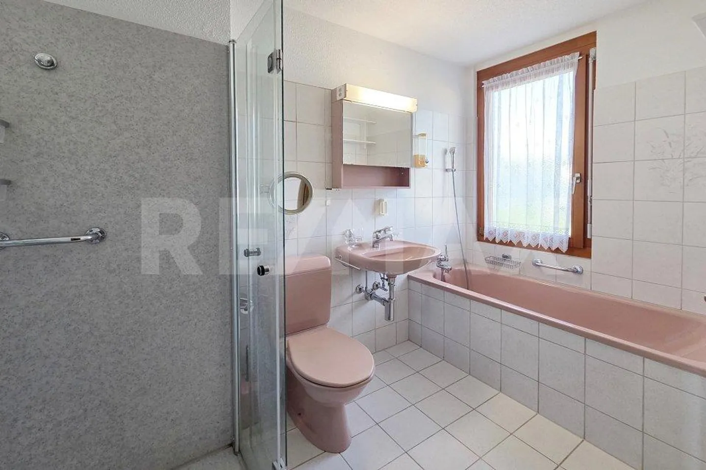 Family-friendly house in a good location - Photo 9 of 13