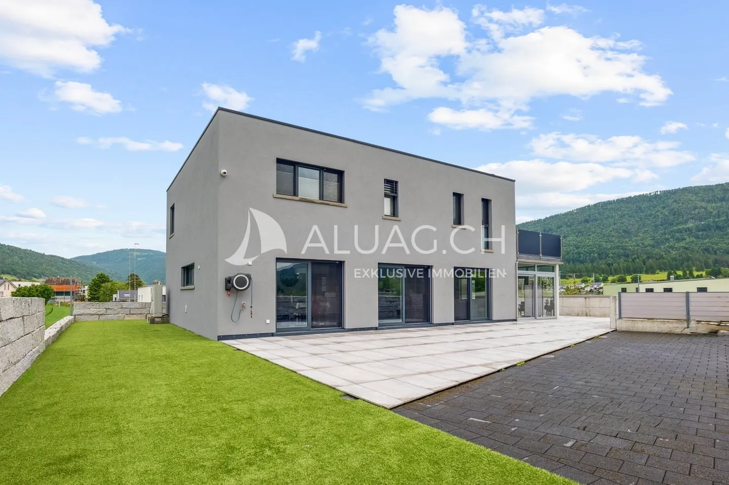 MODERN SINGLE-FAMILY HOUSE WITH A VIEW - Photo 3 of 20