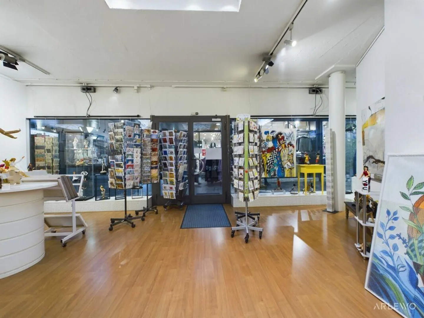 Large Shop Window Space in the Passage to Stein - Photo 8 of 10
