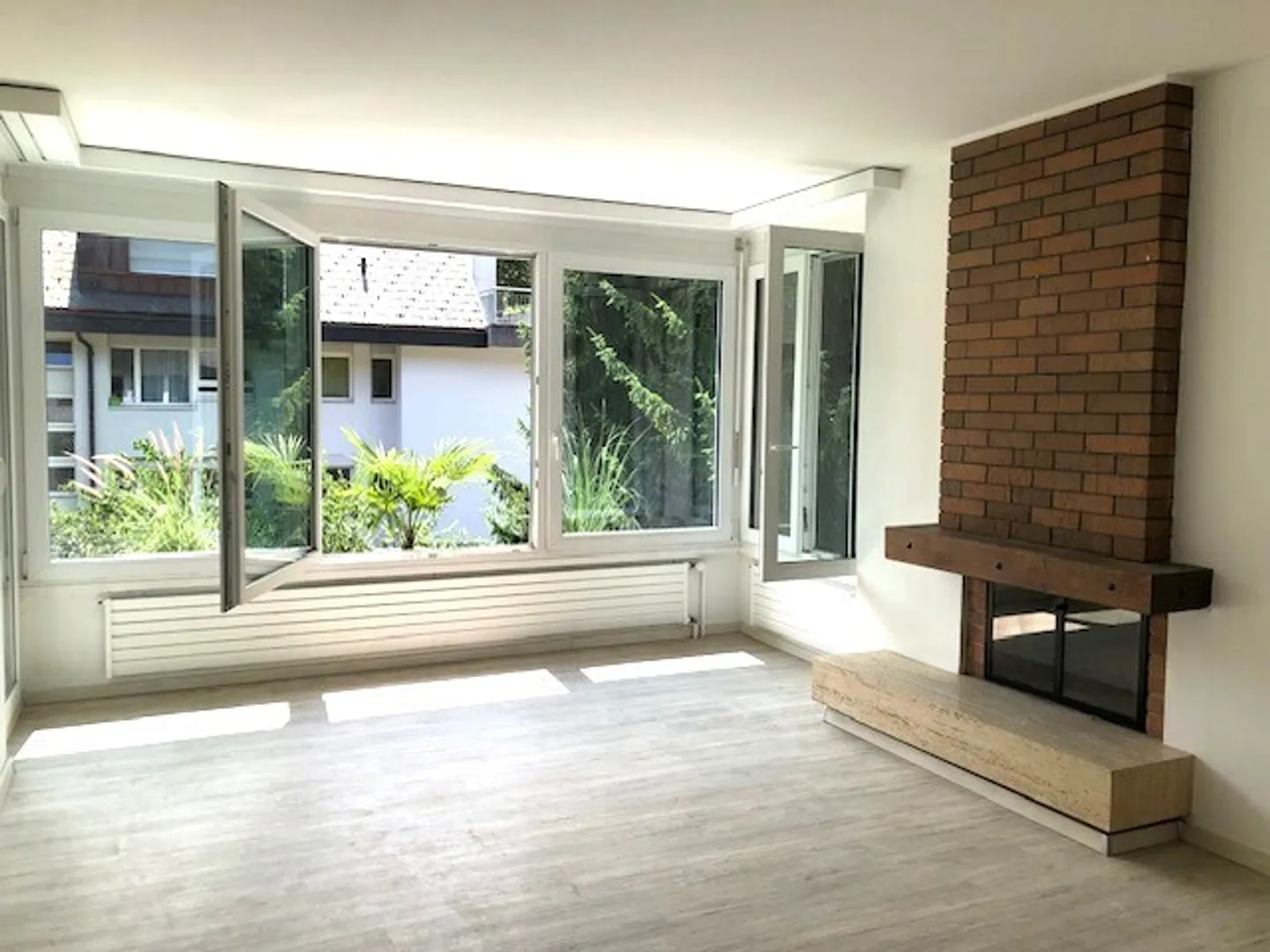TIERFREUNDLICH MIT CHEMINÉ &amp; BALKON - Photo 1 sur 6
