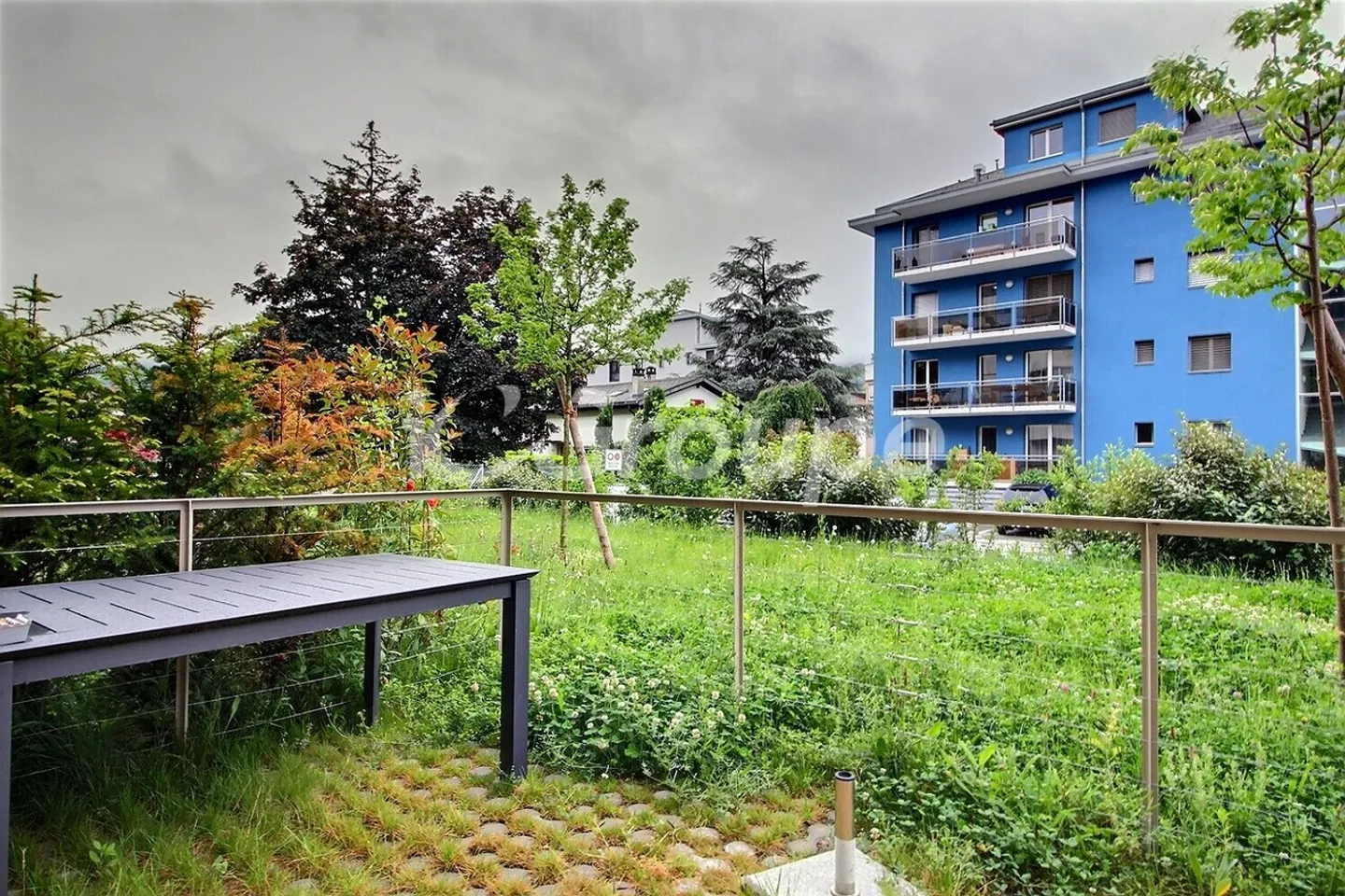 Beautiful 2.5-room apartment located in Sion - Photo 2 of 10