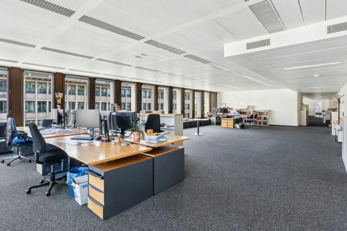 Modular surfaces of 500 m² with lake view immediately available... - Photo 7 of 12