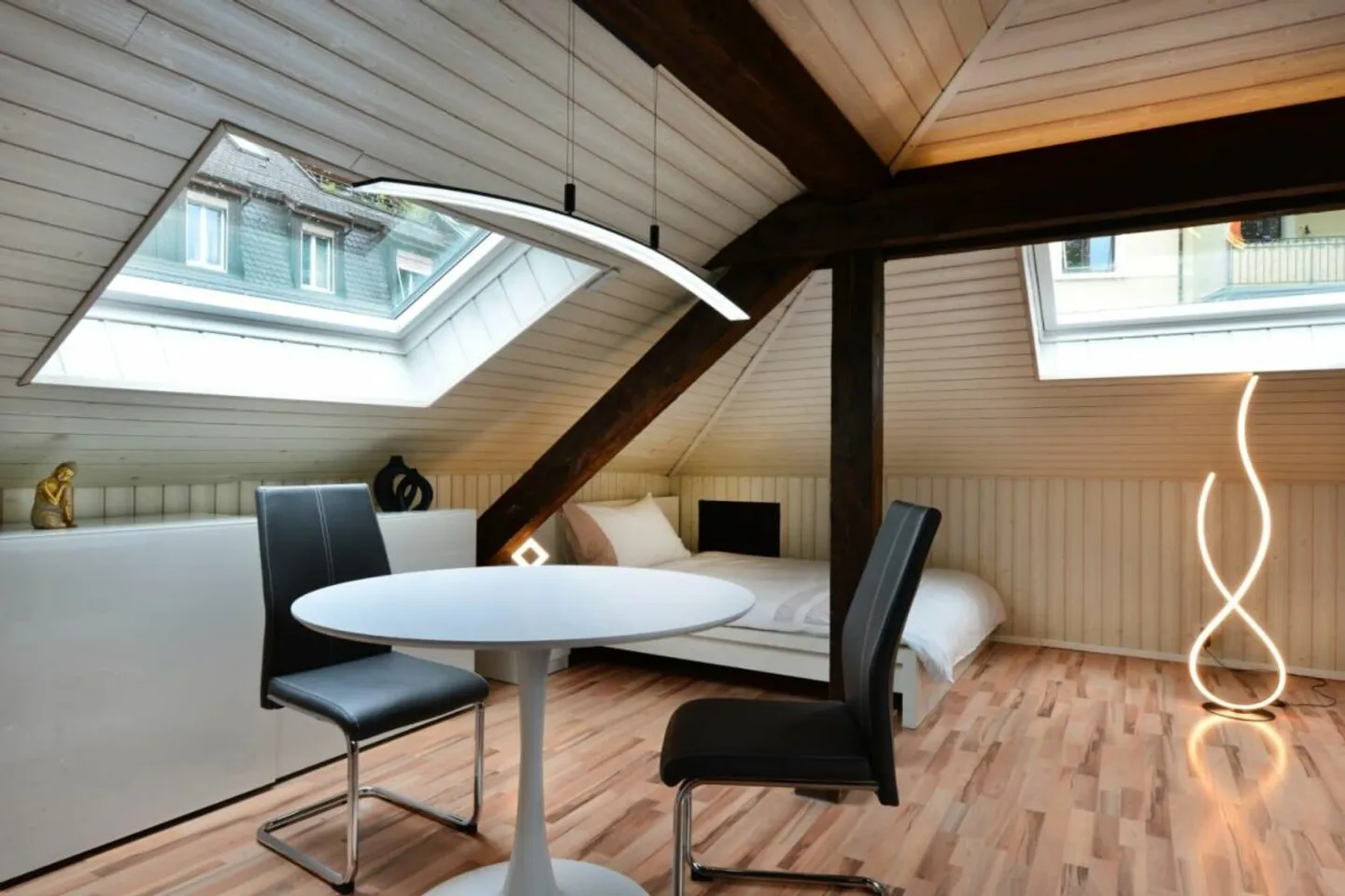 Elegant penthouse with high-quality amenities - Photo 3 of 11