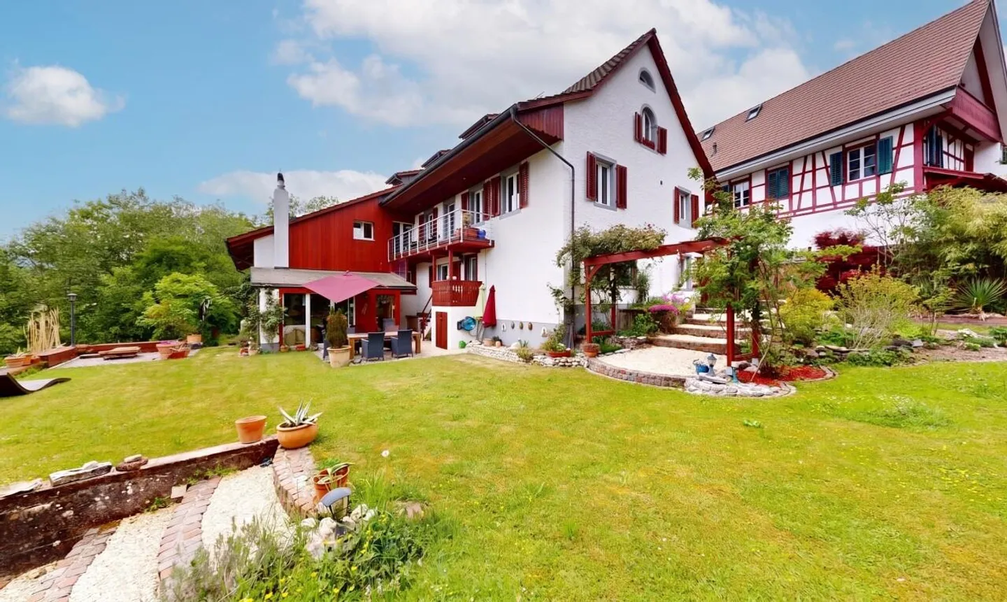 Maison historique de 4 familles au bord de la Surb avec jardin et maison à cheminée - Photo 1 sur 11