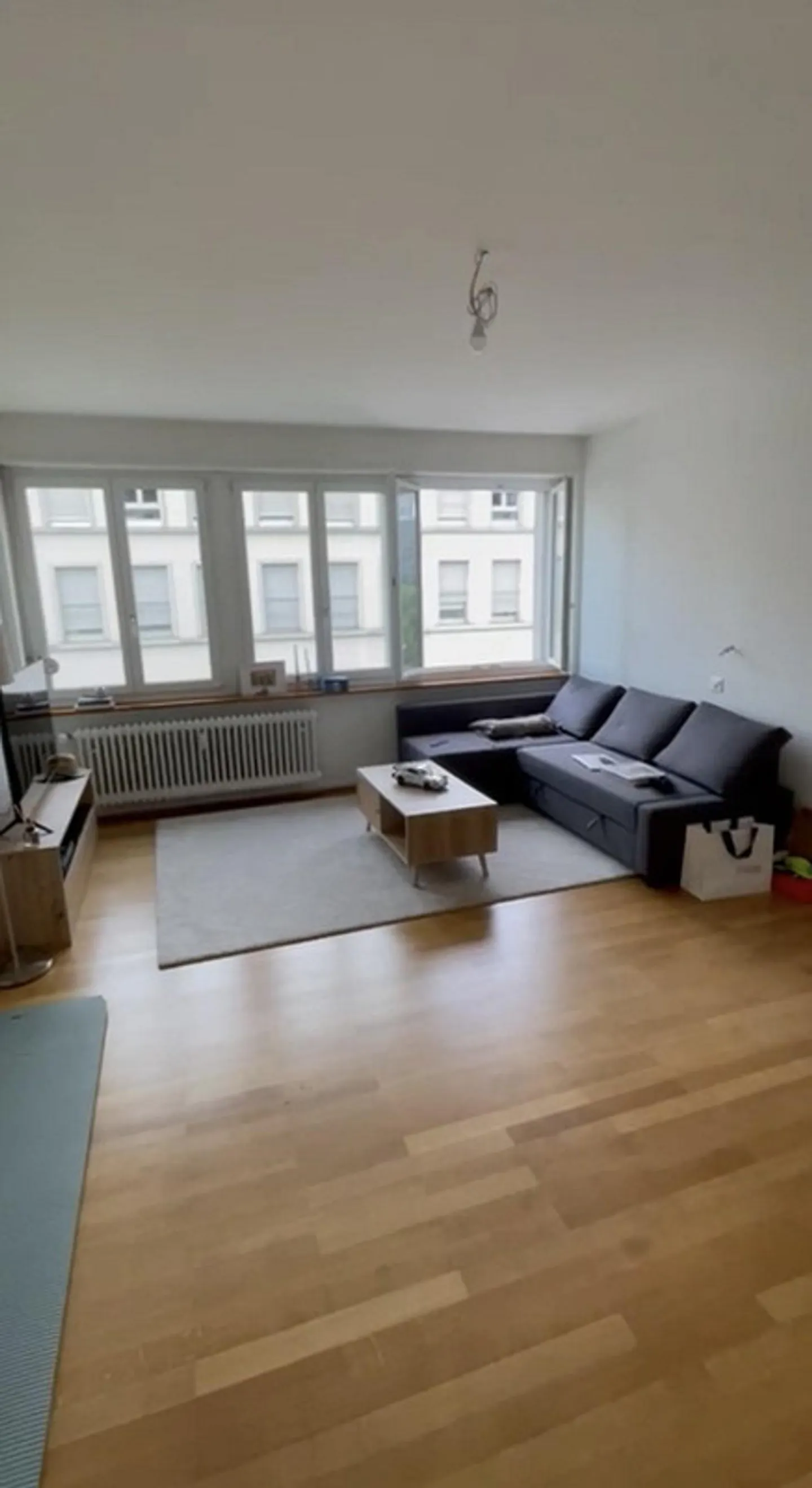 Bright, central apartment for rent! - Photo 2 of 5