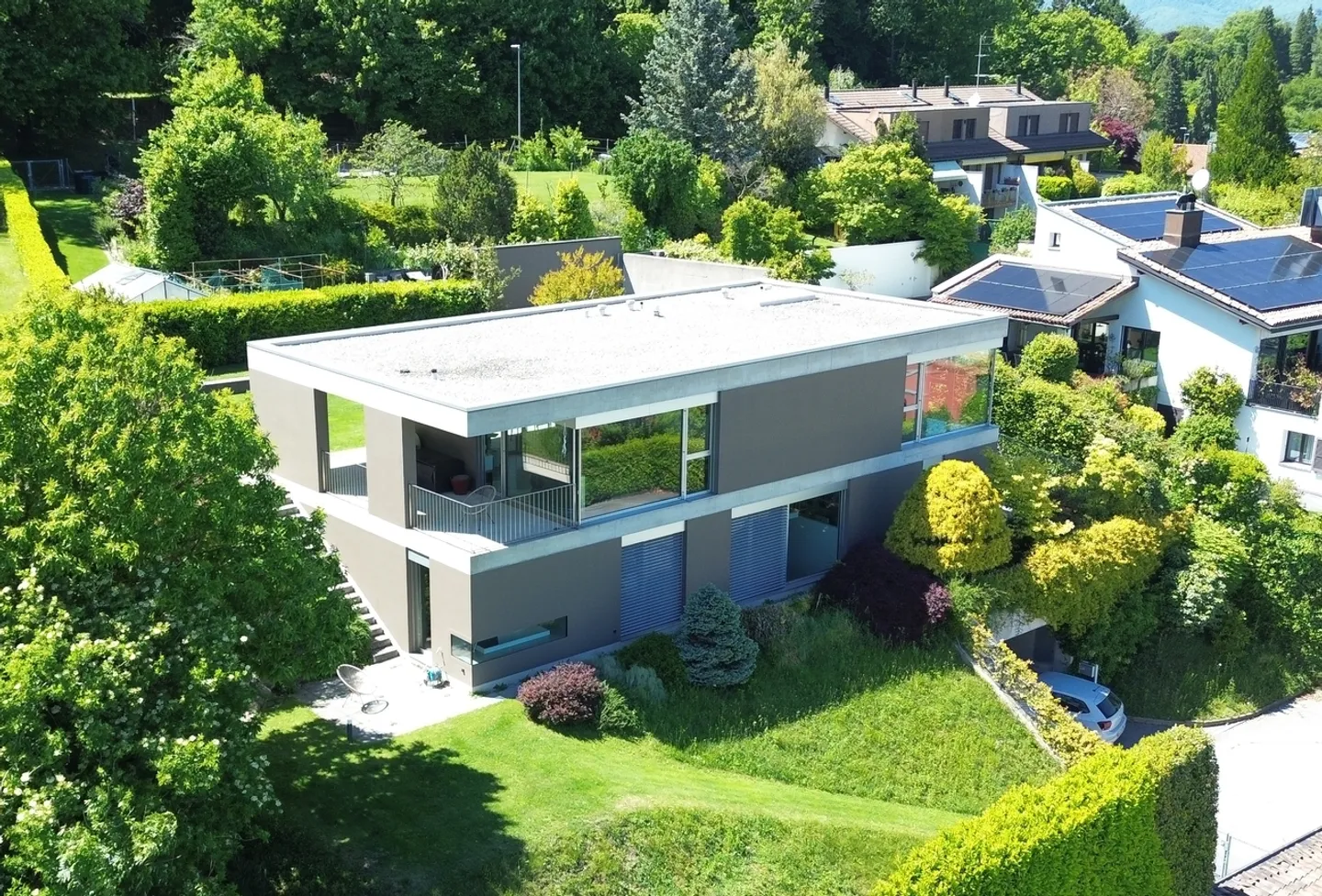 Villa moderna con vista lago - Foto 1 di 13