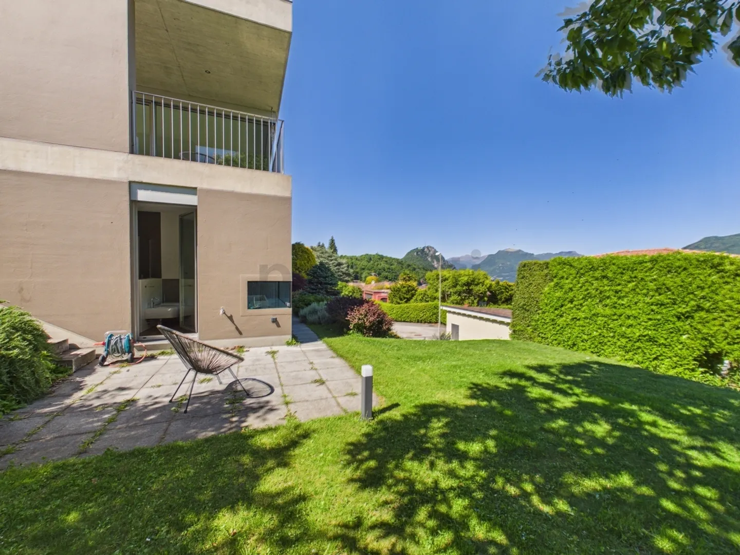 Villa moderna con vista lago - Foto 12 di 13