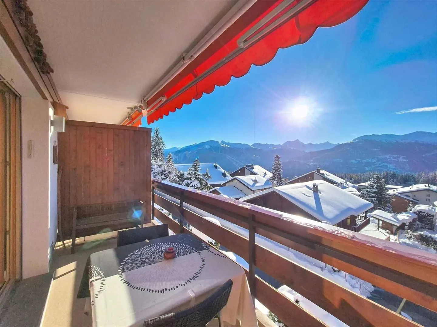 Prachtvolle 3,5-Zimmer-Wohnung mit Blick auf die Alpen - Foto 1 von 9