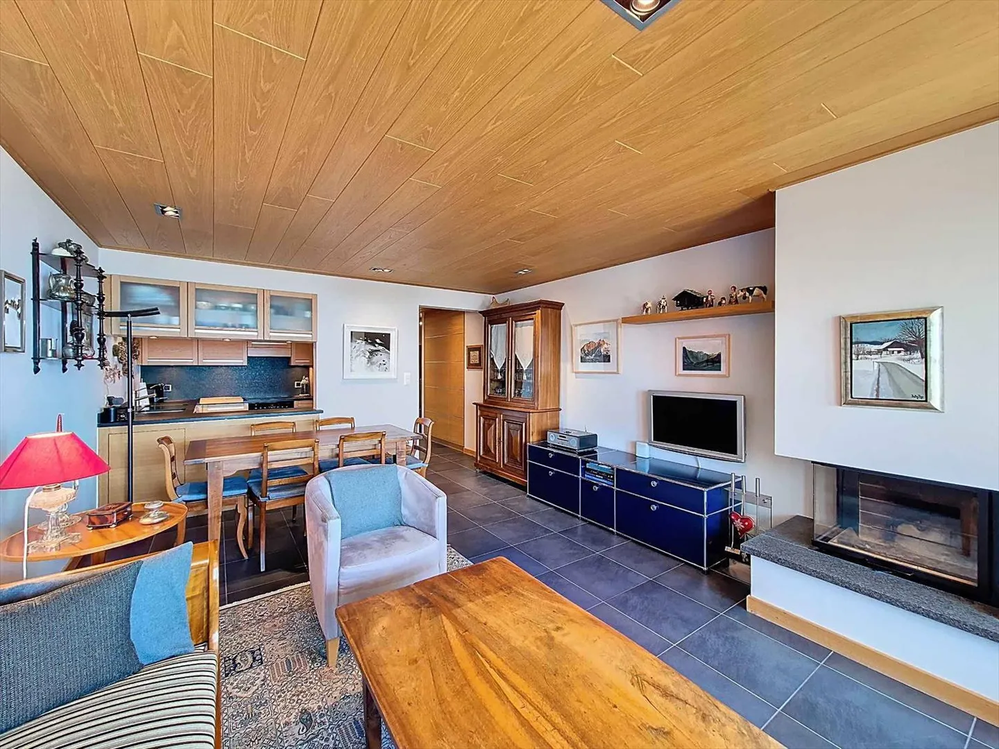 Prachtvolle 3,5-Zimmer-Wohnung mit Blick auf die Alpen - Foto 3 von 9