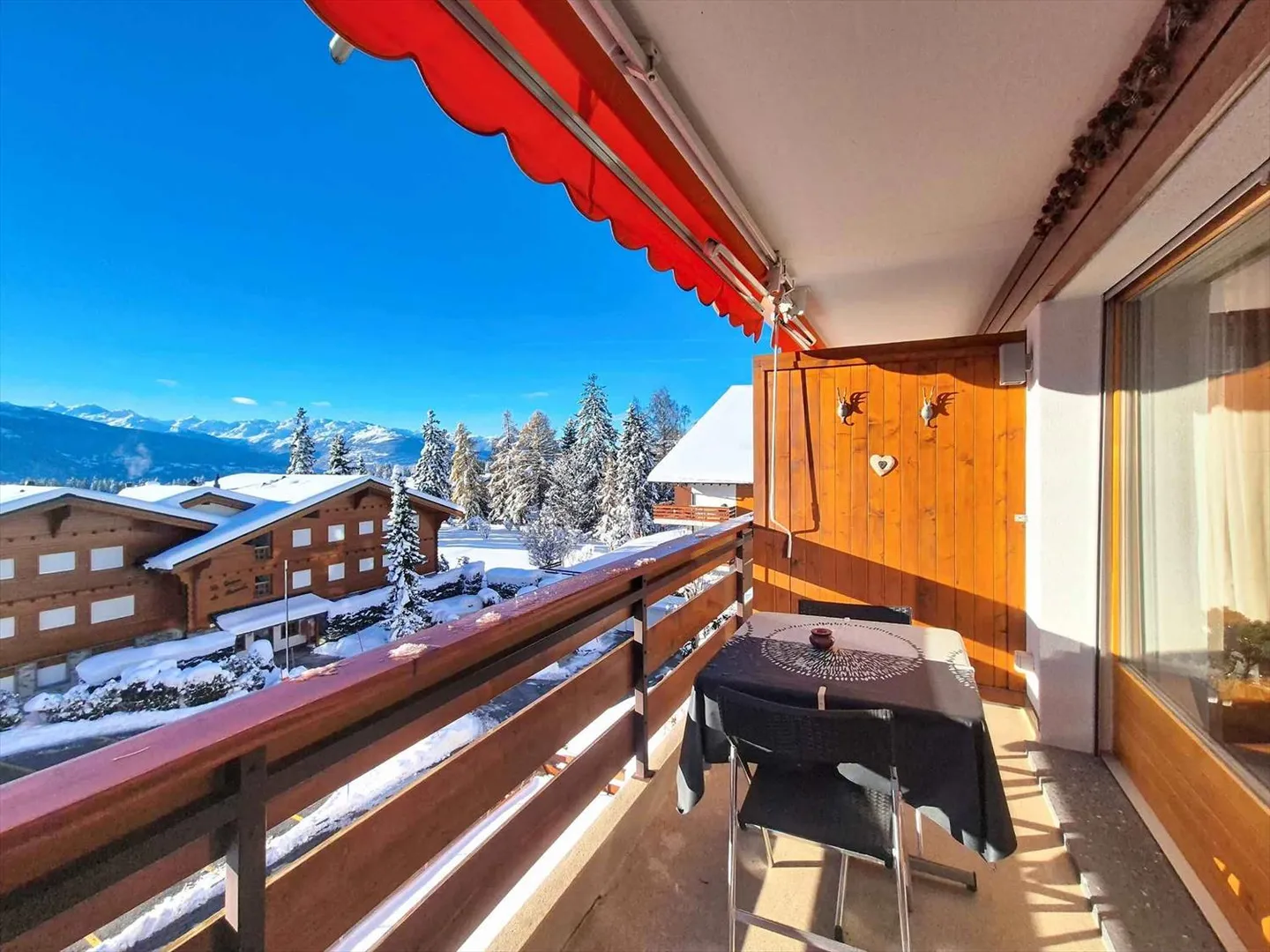 Prachtvolle 3,5-Zimmer-Wohnung mit Blick auf die Alpen - Foto 8 von 9
