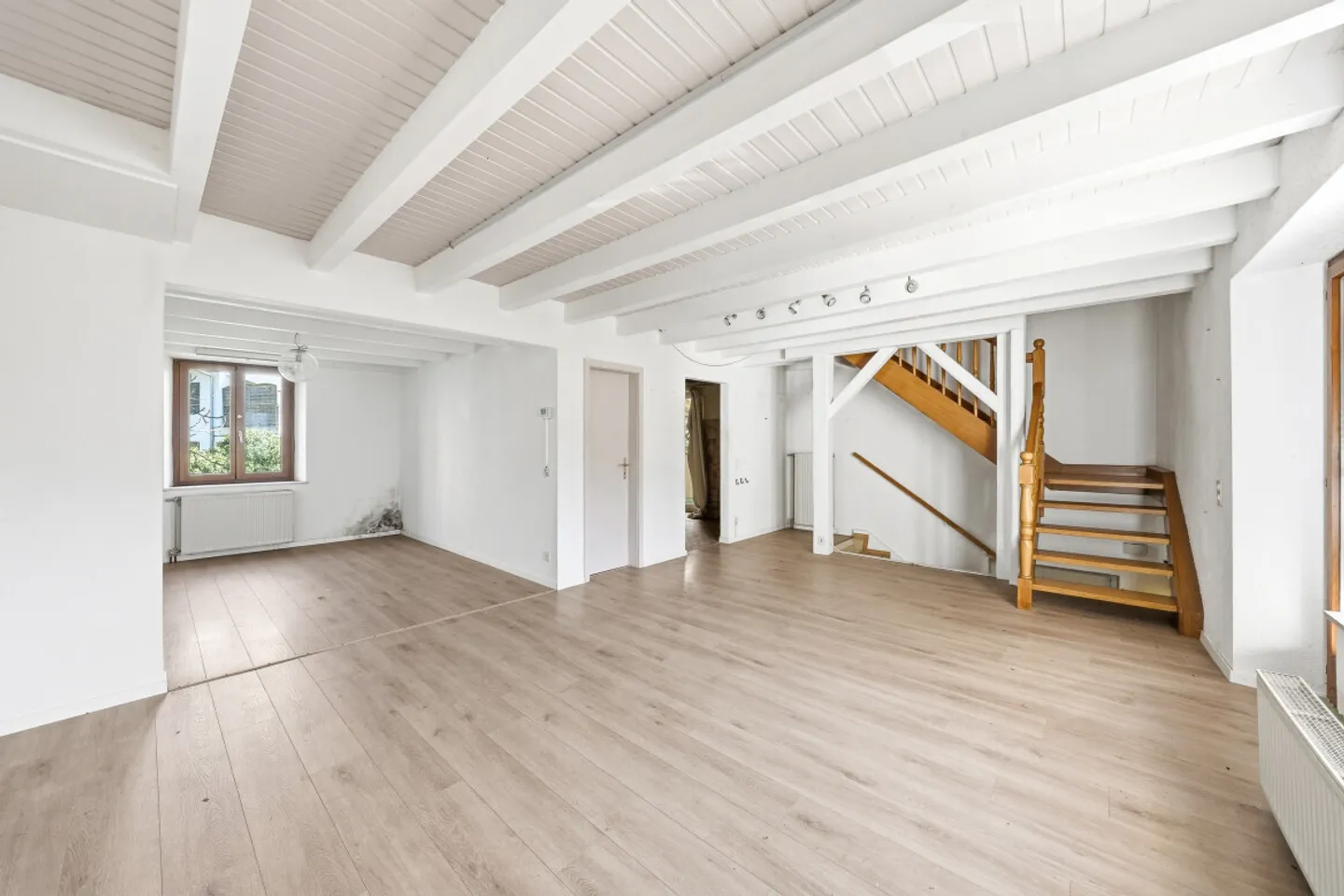 PROPRIETÀ RARA NEL CUORE DEL PAESE - FORTE POTENZIALE DI TRASFORMAZIONE - Foto 3 di 6