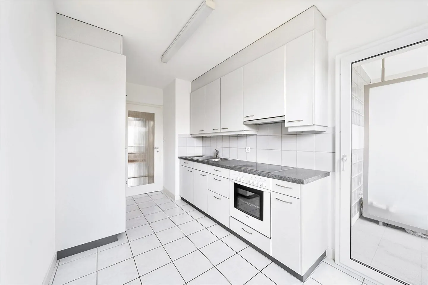 AFFITTARE SENZA DEPOSITO - Vivere nel bel quartiere di Neubad! - Foto 3 di 8