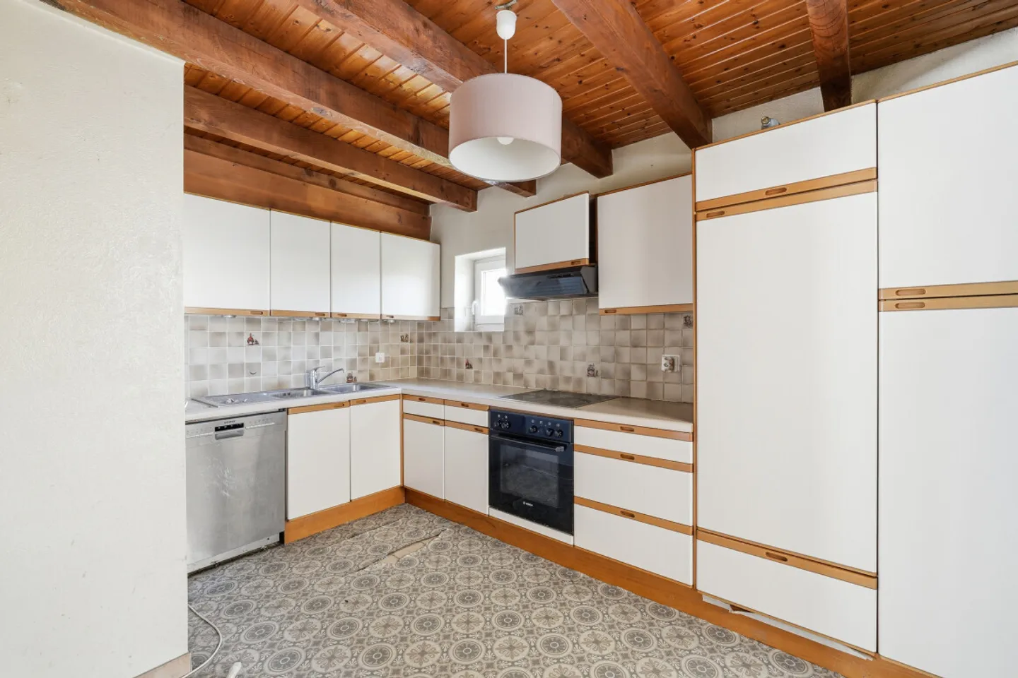 PROPRIETÀ RARA NEL CUORE DEL PAESE - FORTE POTENZIALE DI TRASFORMAZIONE - Foto 4 di 6