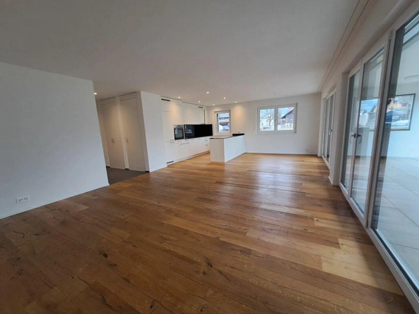 Appartement attrayant de 4,5 pièces avec grande terrasse - Photo 3 sur 10