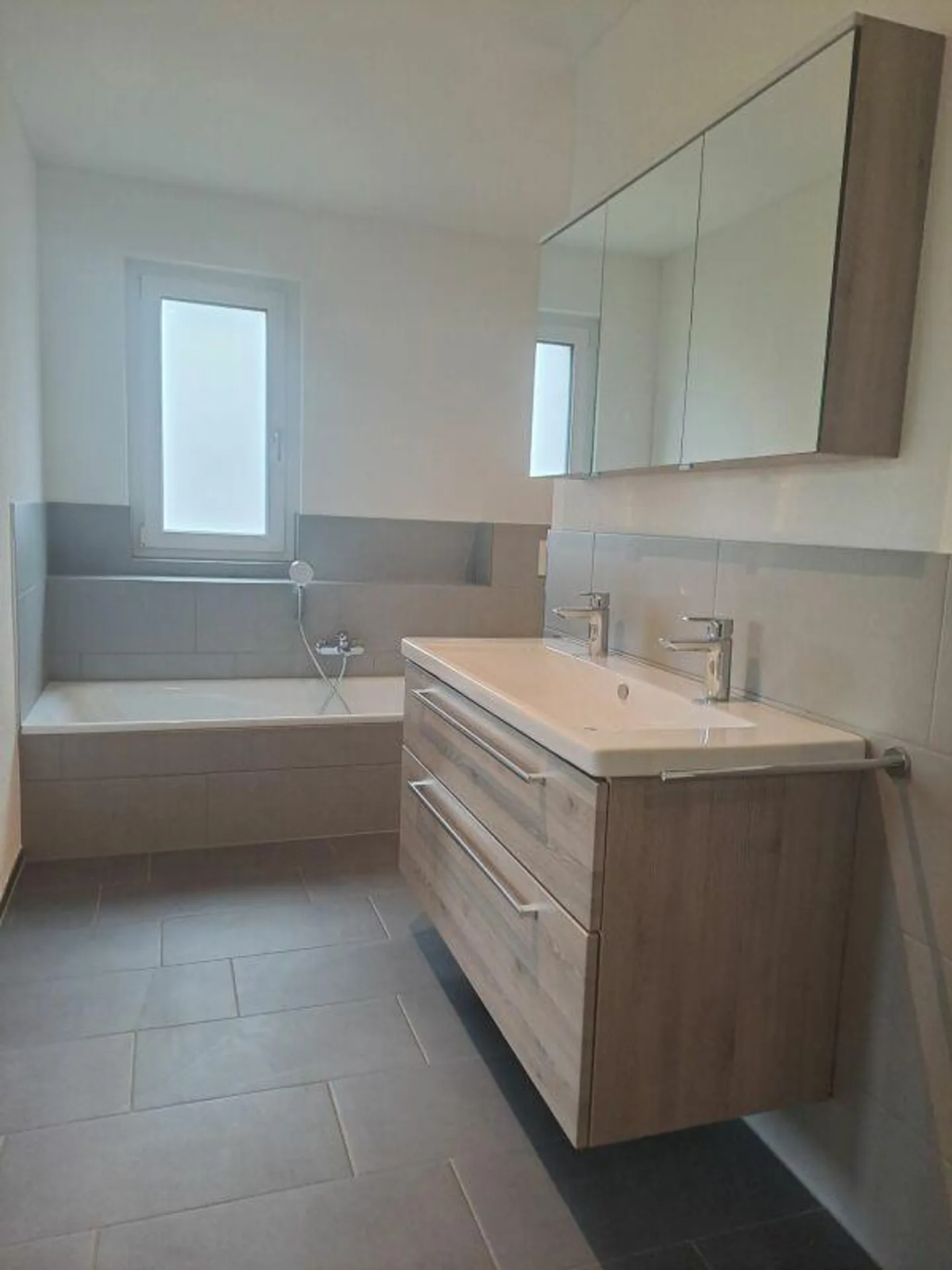 Appartement attrayant de 4,5 pièces avec grande terrasse - Photo 7 sur 10