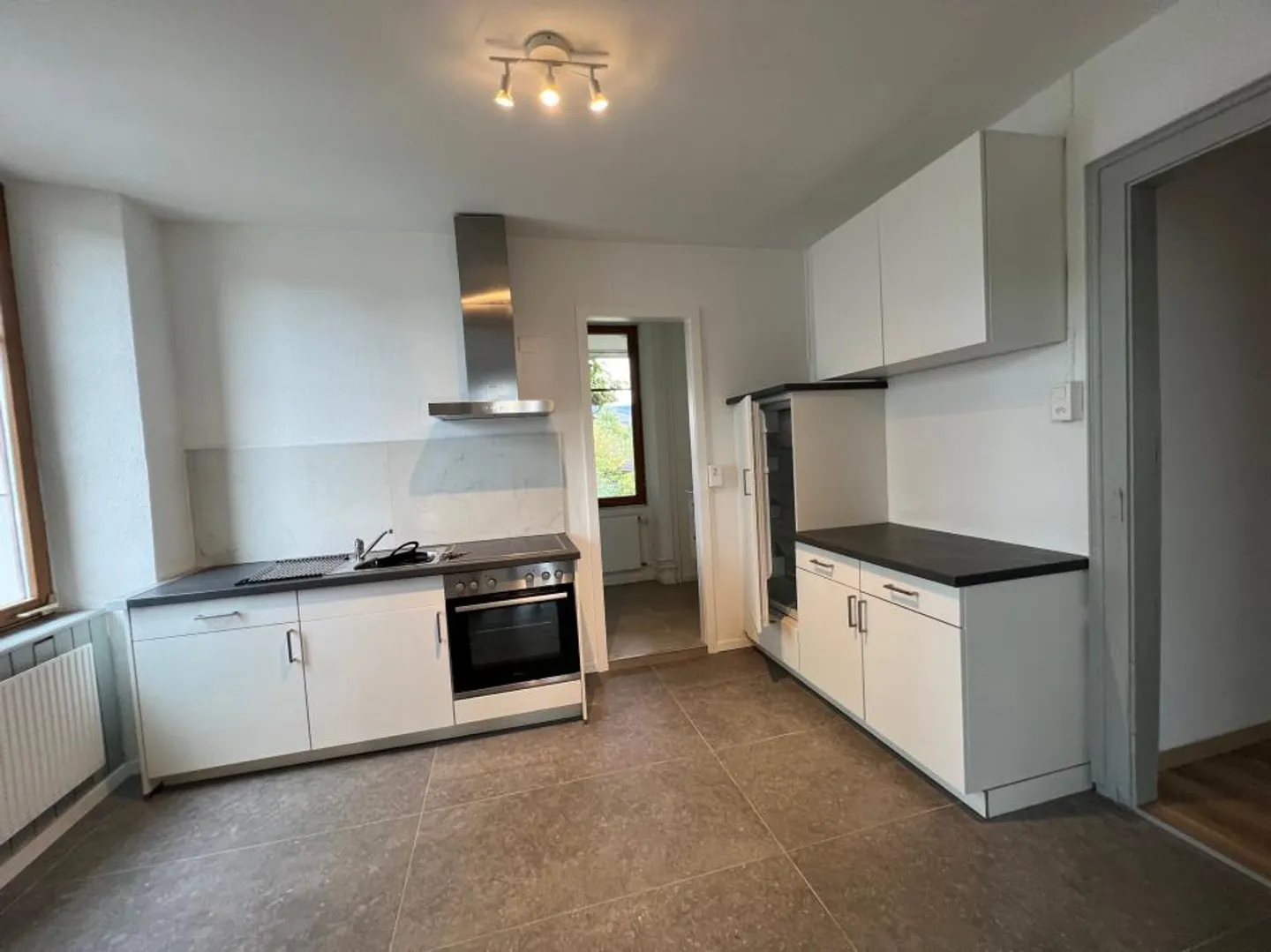 Residential building - Photo 2 of 13