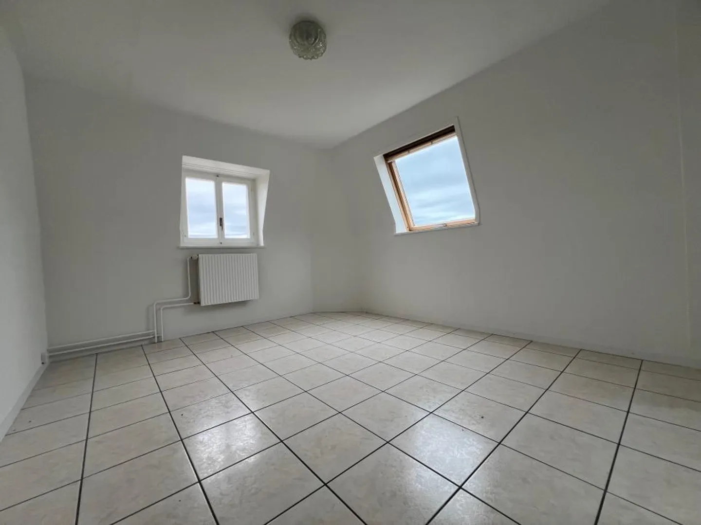 Residential building - Photo 7 of 13