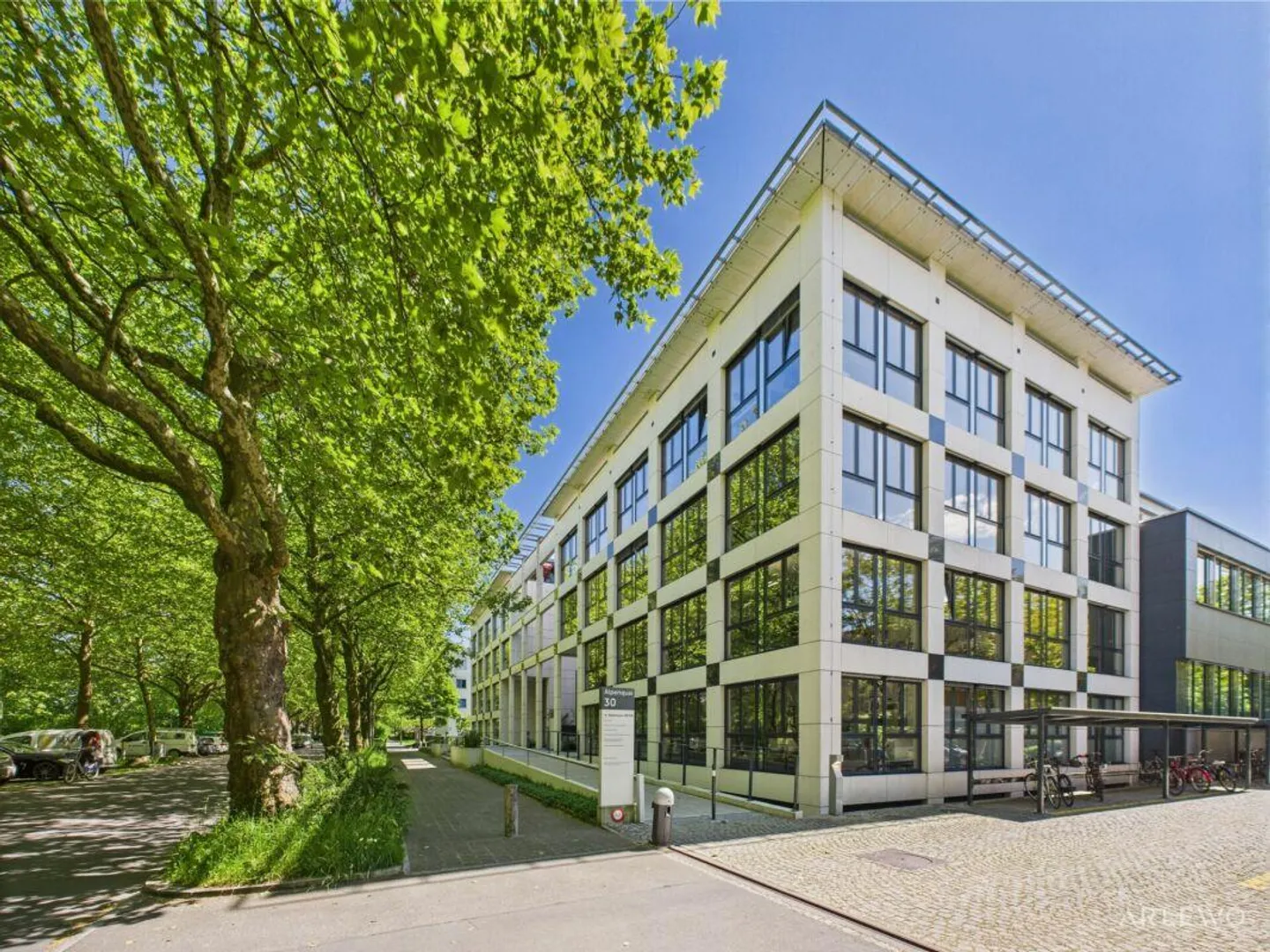Your office space near the station and lake! - Photo 2 of 12