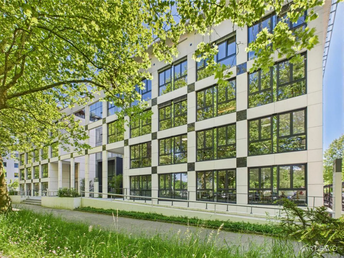 Your office space near the station and lake! - Photo 3 of 12