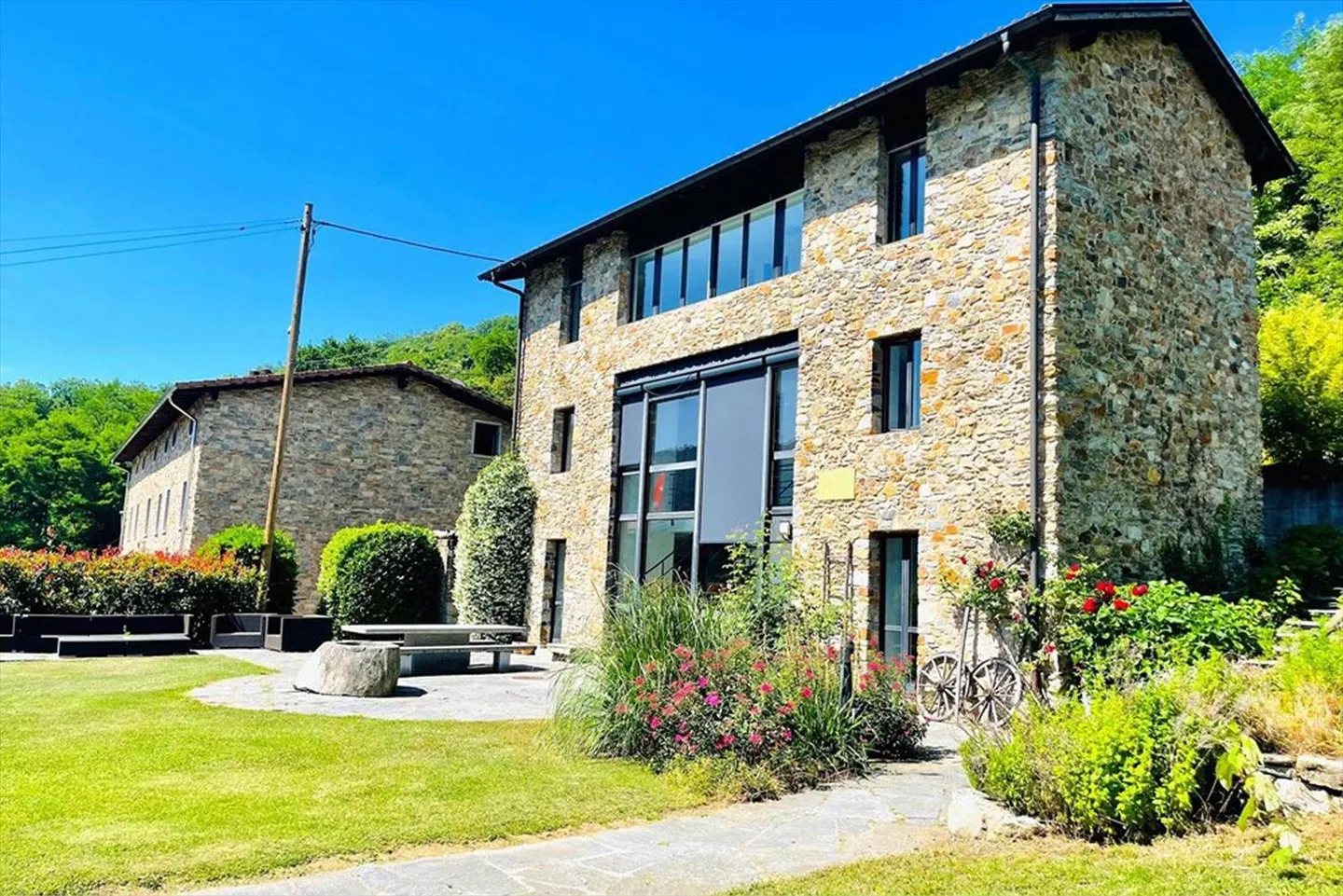 Oasis full of charm, nature, and tranquility! In the heart of Collina D'Oro! - Photo 5 of 13