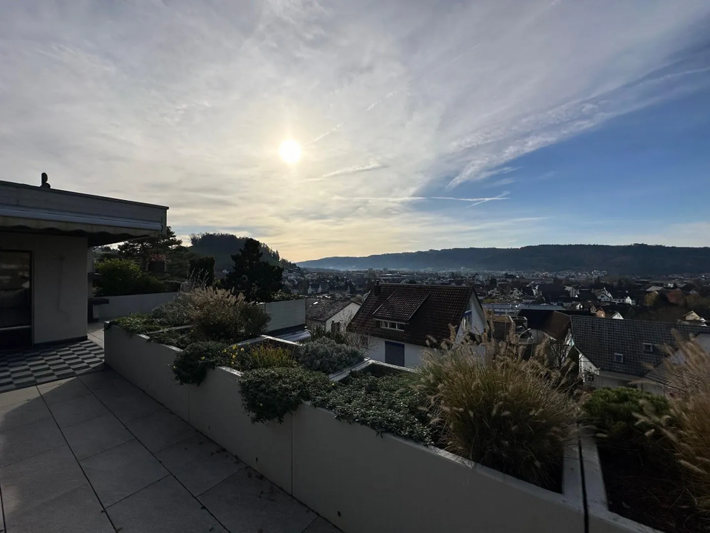 5½-Room Terrace House in a Sunny Prime Location with Best Views - Photo 2 of 13