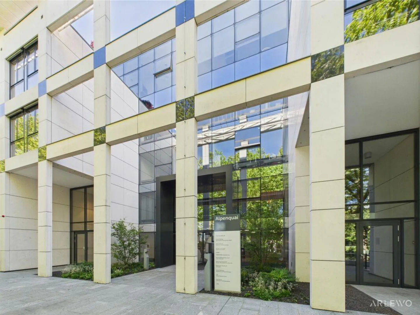 Your office space near the station and lake! - Photo 4 of 12