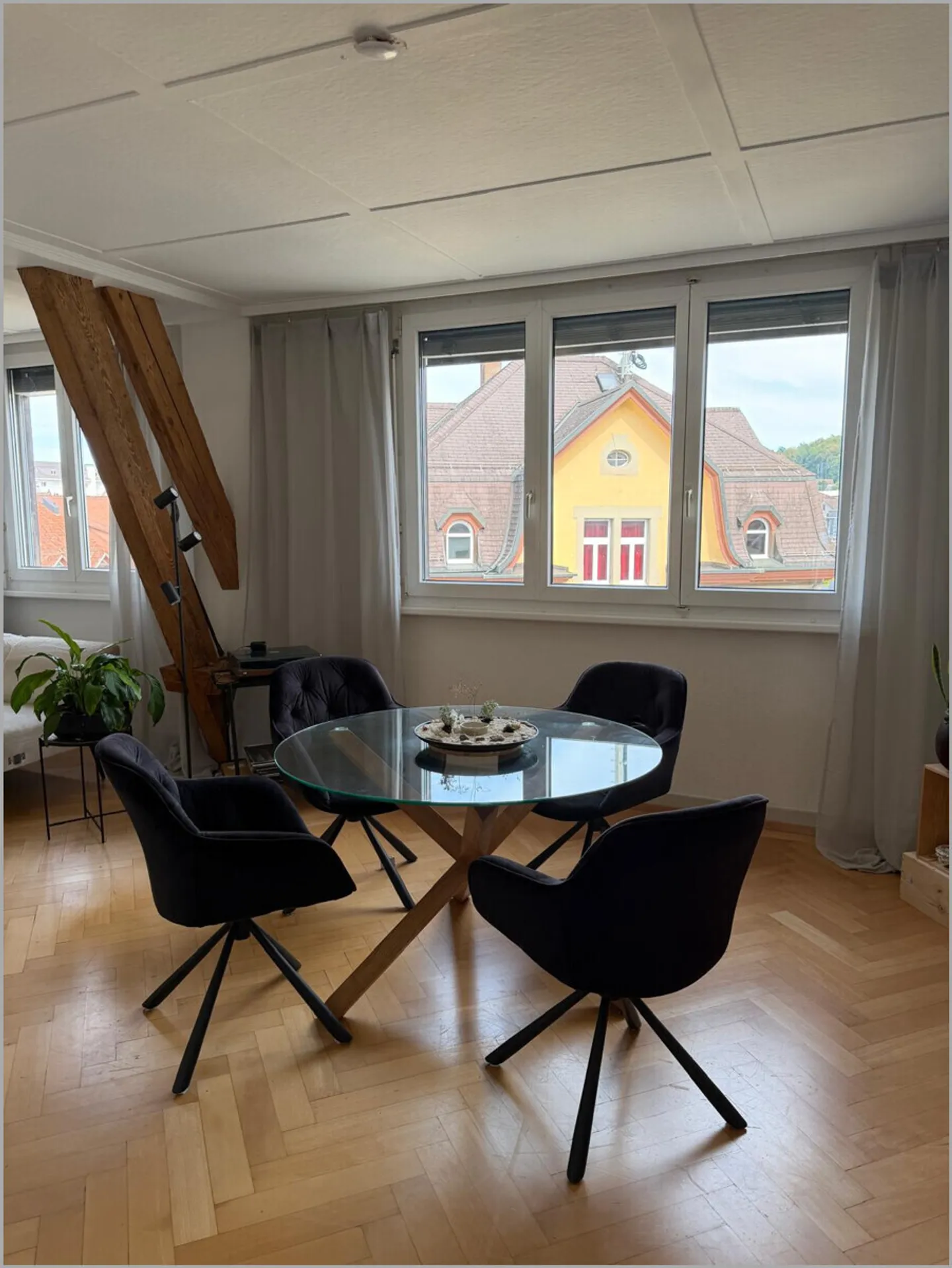 Charming Penthouse with Terrace - Photo 9 of 11