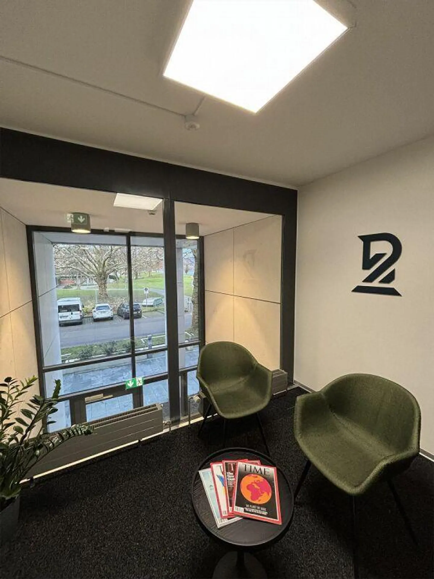 Your office space near the station and lake! - Photo 9 of 12