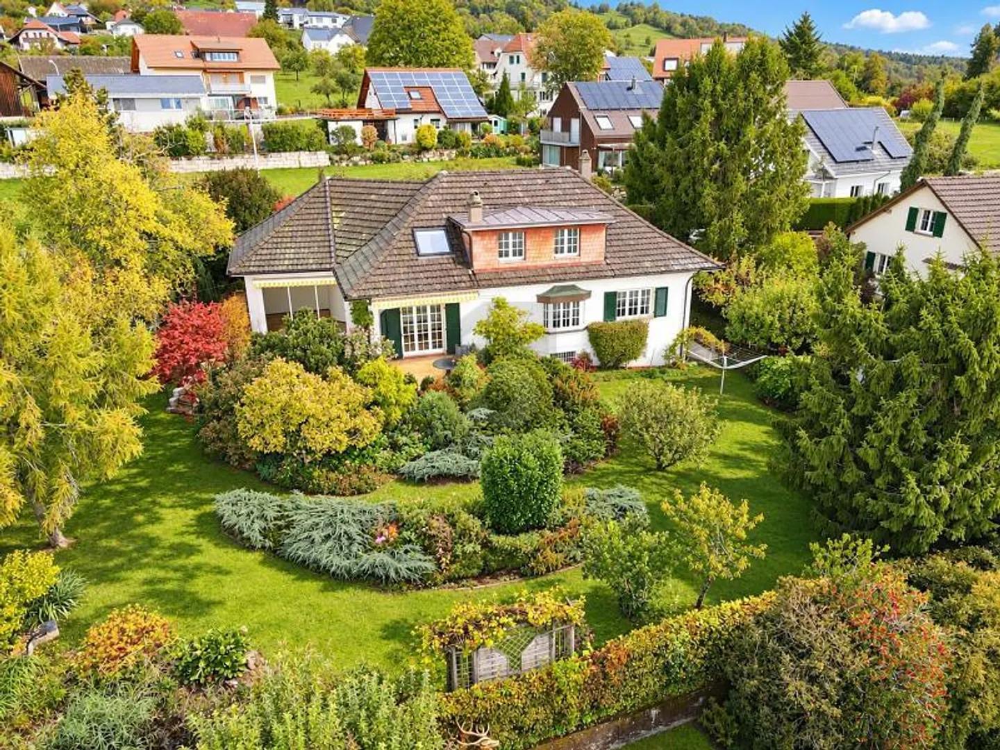GREEN OASIS WITH PANORAMIC VIEW - FRESHLY RENOVATED - Photo 1 of 6