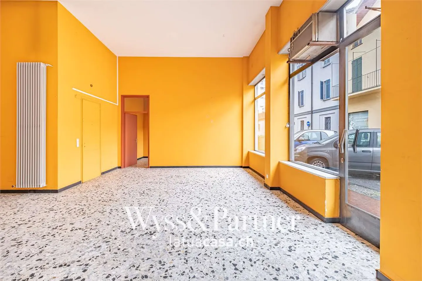 Chiasso - commercial space with great visibility - Photo 3 of 10