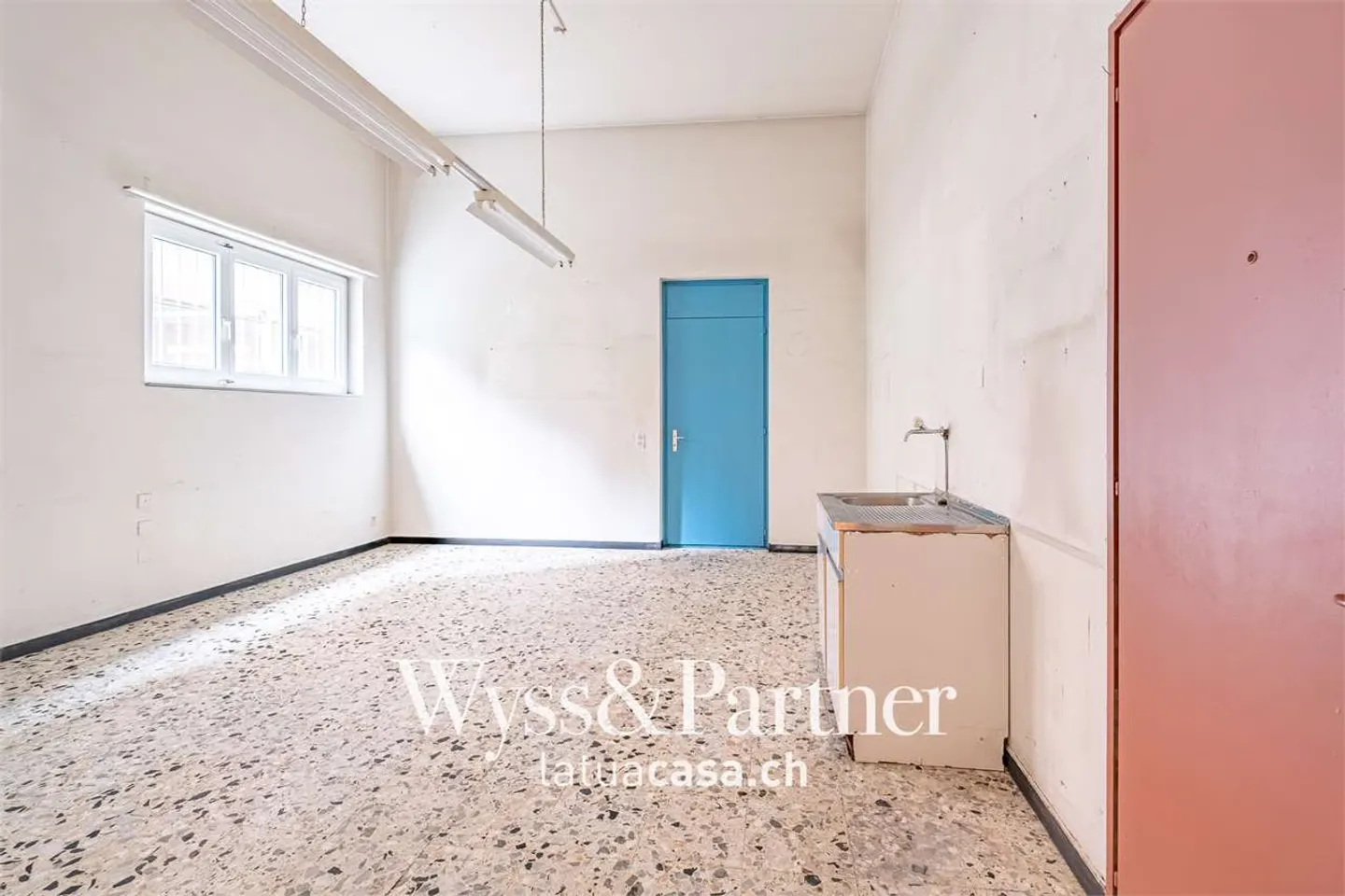 Chiasso - commercial space with great visibility - Photo 8 of 10