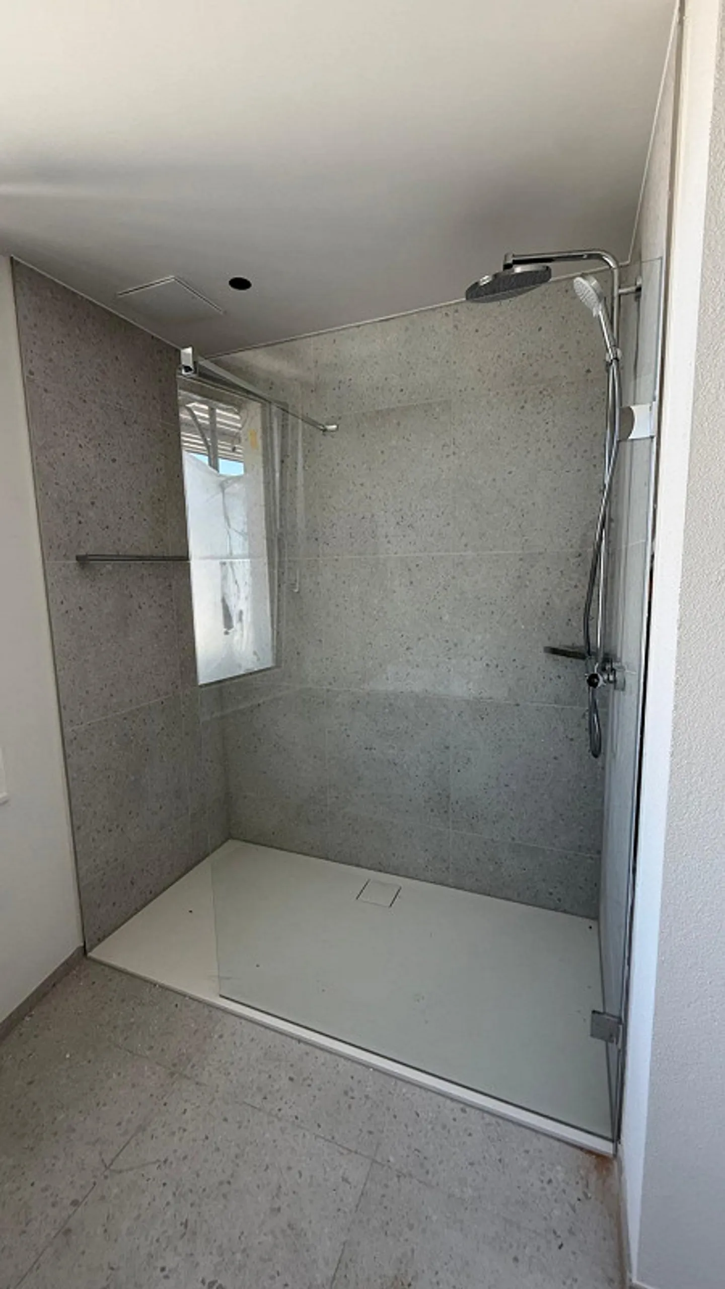 First rental - Spacious 2.5 room apartments for rent - Photo 2 of 8
