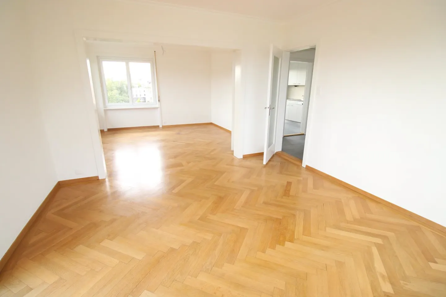 Tolle 4.5-Zimmer-Wohnung im Altbau an der General-Dufour-Strasse in Biel - Foto 1 di 12