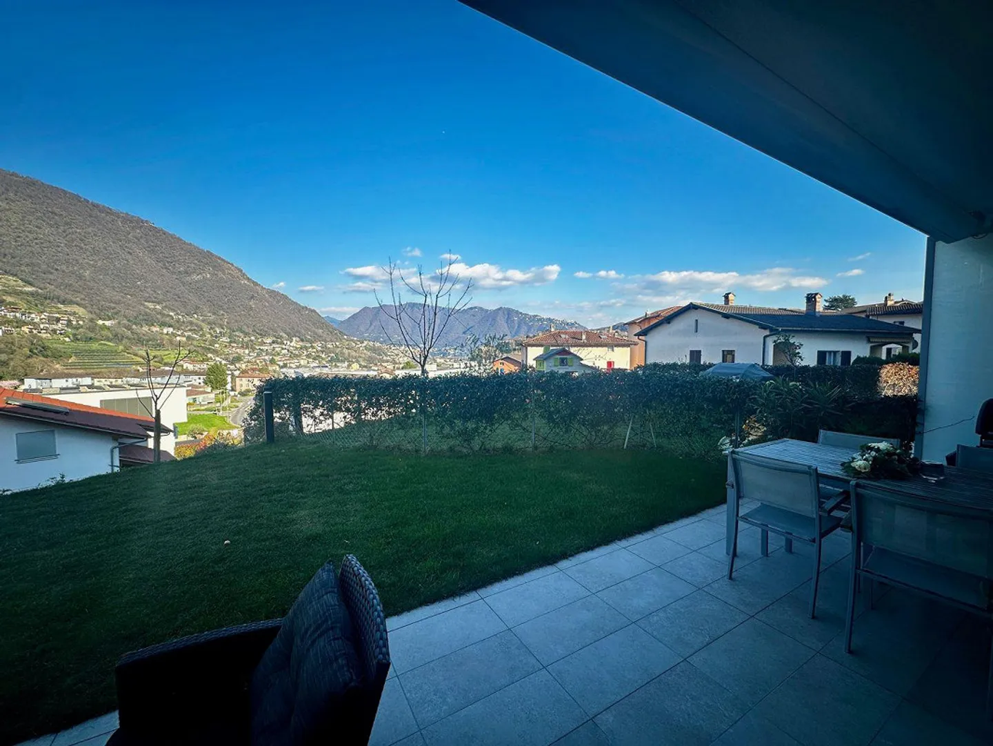 Modern 3.5-room apartment with large garden and beautiful open view - Photo 1 of 1