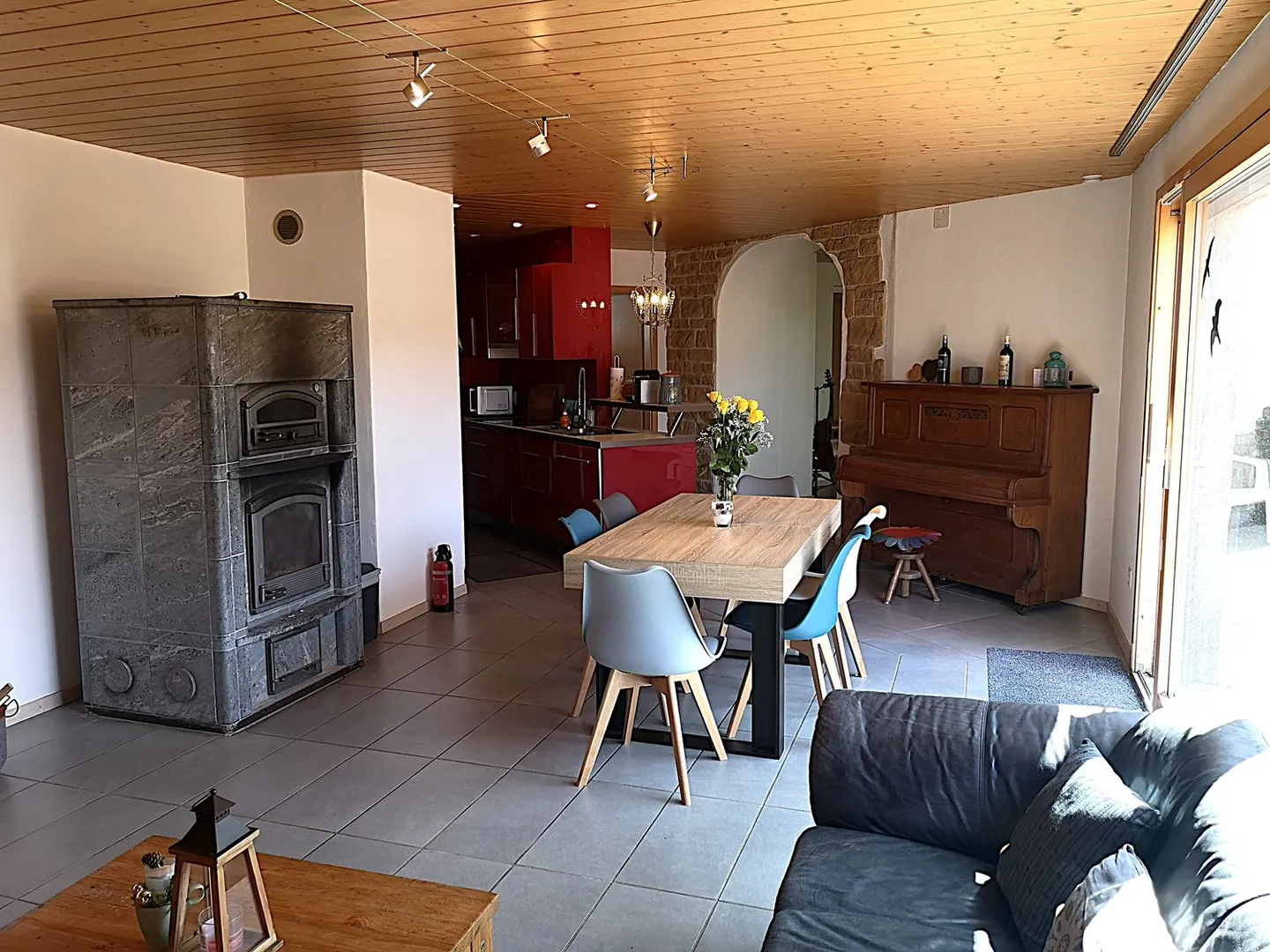 Grande casa familiare con 8,5 stanze a Lajoux, possibilità di affittare camere per gli ospiti - Foto 19 di 63