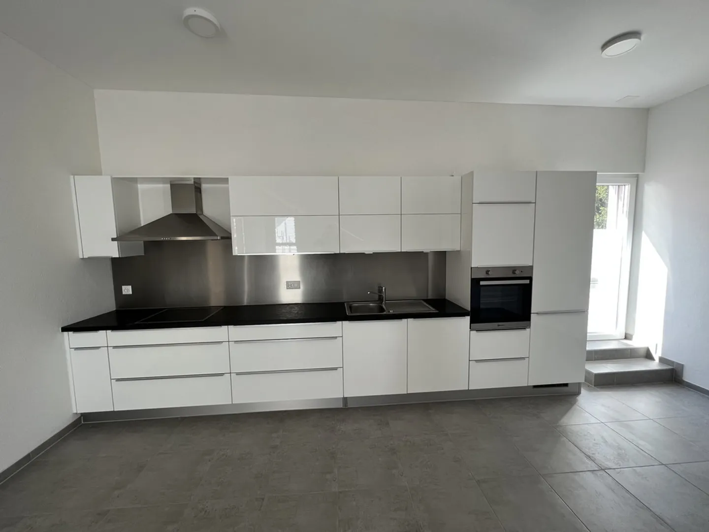 Appartamento moderno con terrazza - Foto 4 di 12
