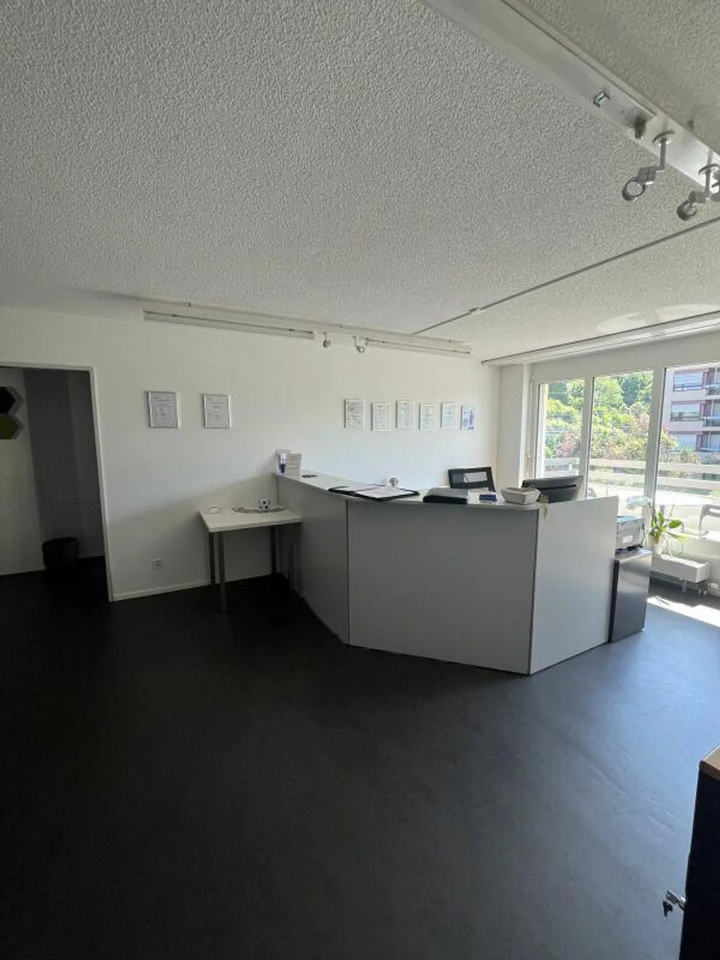 Spazioso appartamento in una posizione centrale - Foto 3 di 10