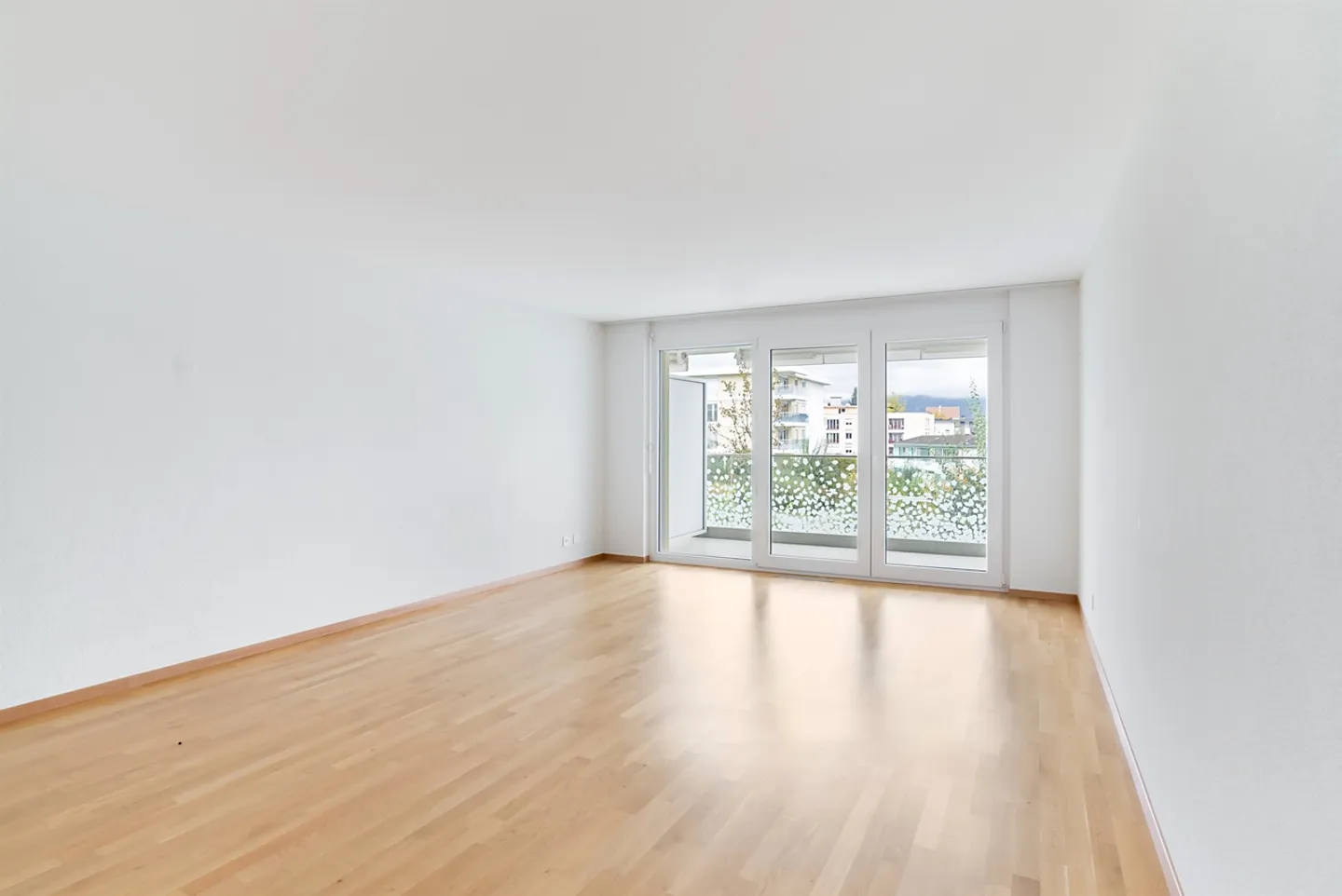 Spacious and bright - Photo 4 of 13