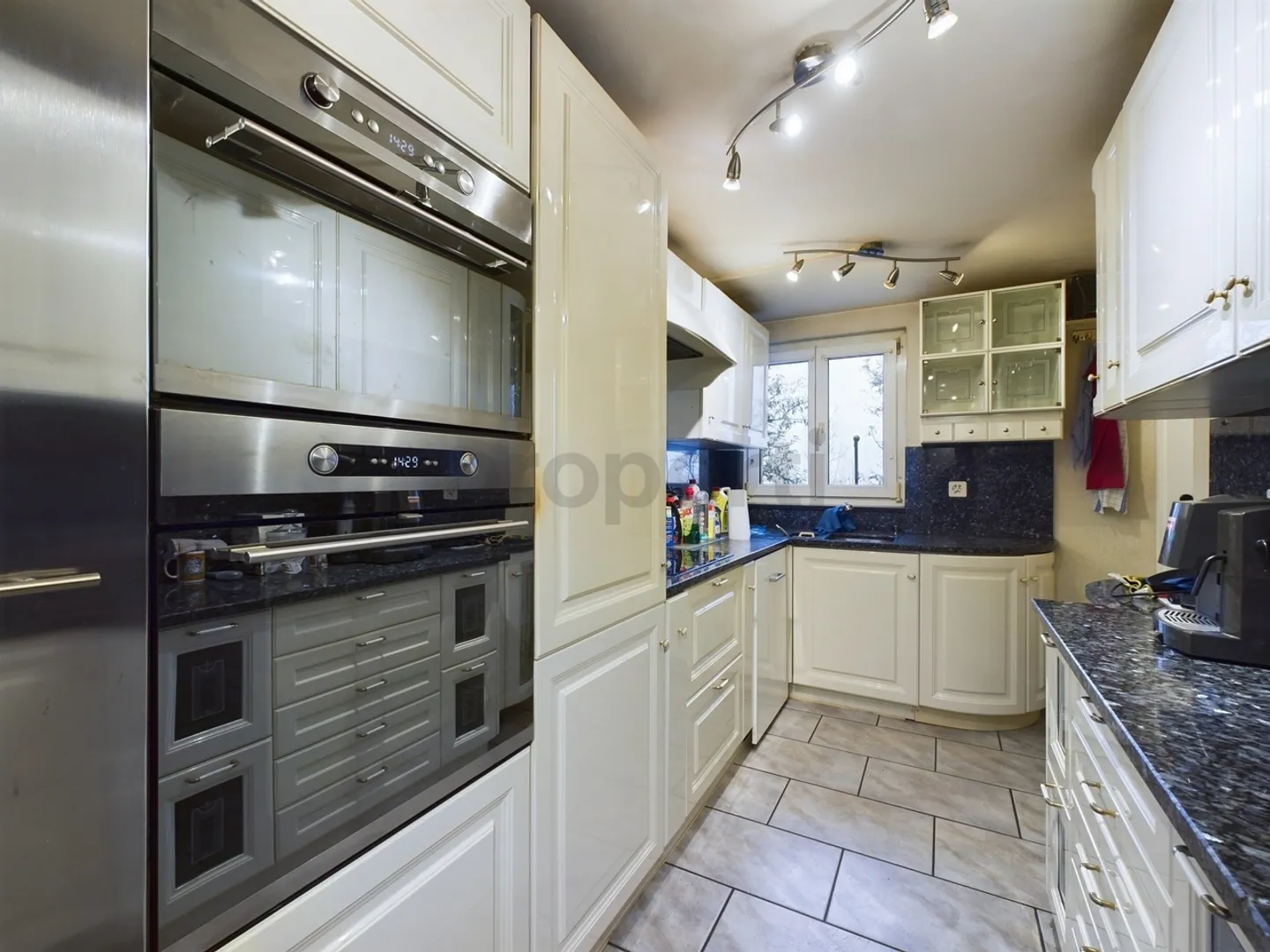 Exclusive single-family house in a quiet forest edge location with lake view and... - Photo 3 of 12